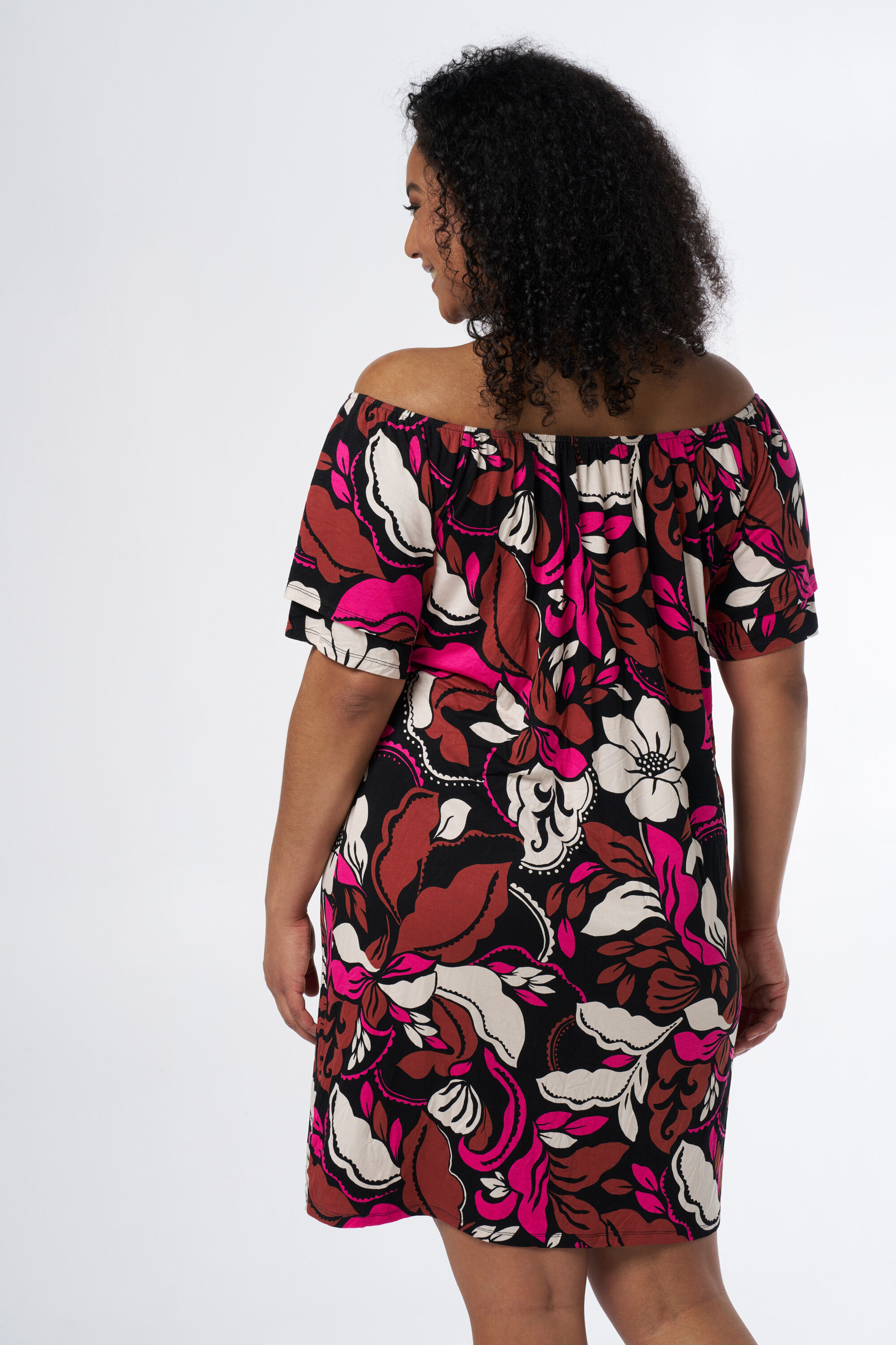 Robe &agrave; &eacute;paules ajour&eacute;es image number 3