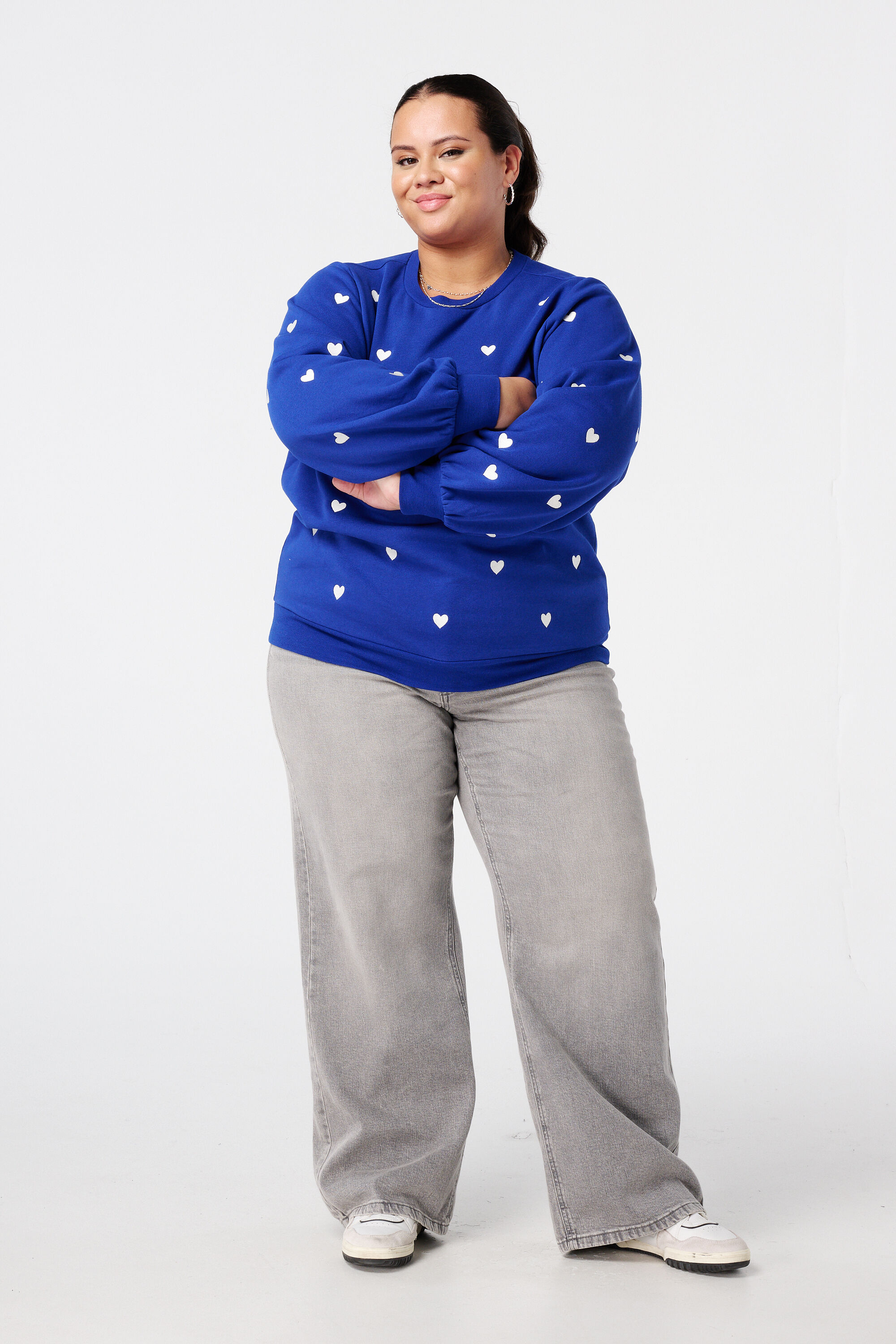 Pull avec c&oelig;urs brod&eacute;s et manches ballon image number 5