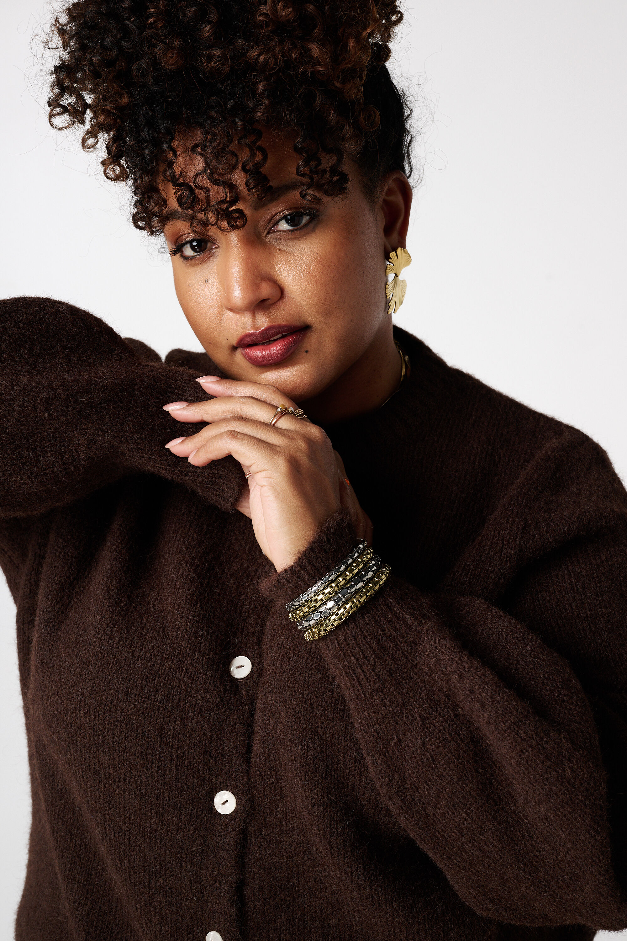 Gilet en maille avec fermeture boutonn&eacute;e image number 4