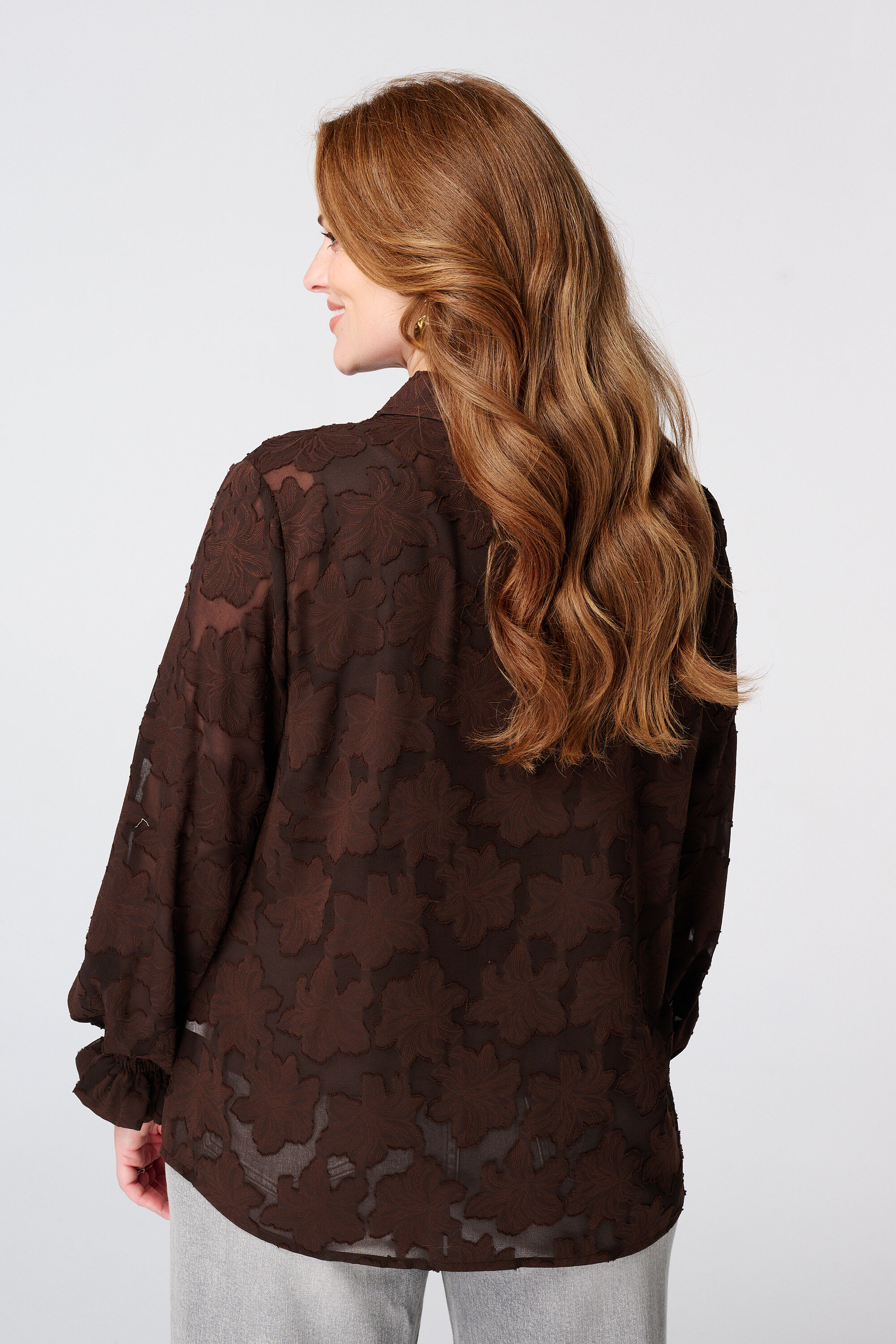Blouse transparente &agrave; motif floral image number 3