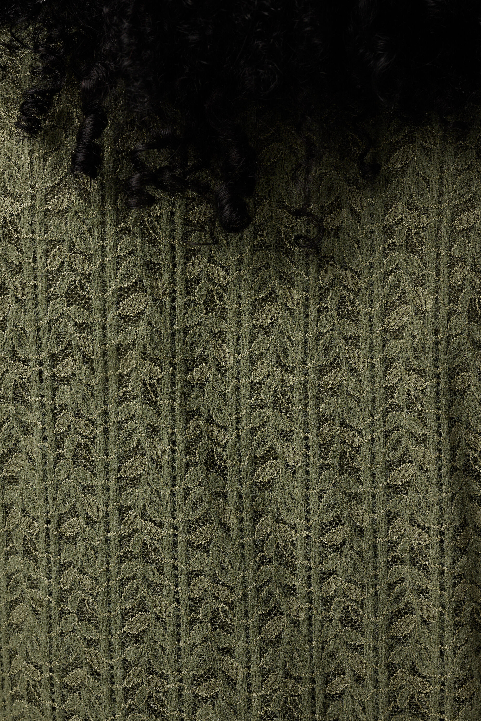 Top en dentelle avec manches bouffantes image number 6