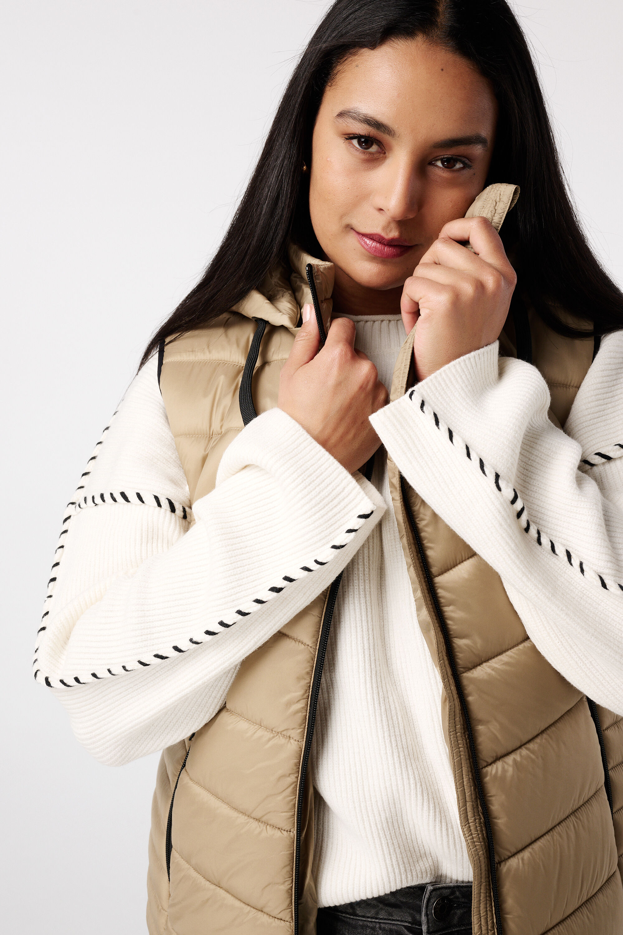 Long gilet sans manches avec capuche image number 4