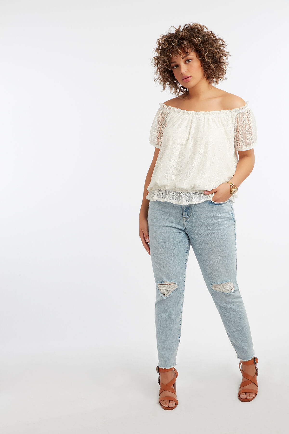 Haut en dentelle &agrave; &eacute;paules d&eacute;nud&eacute;es image number 4