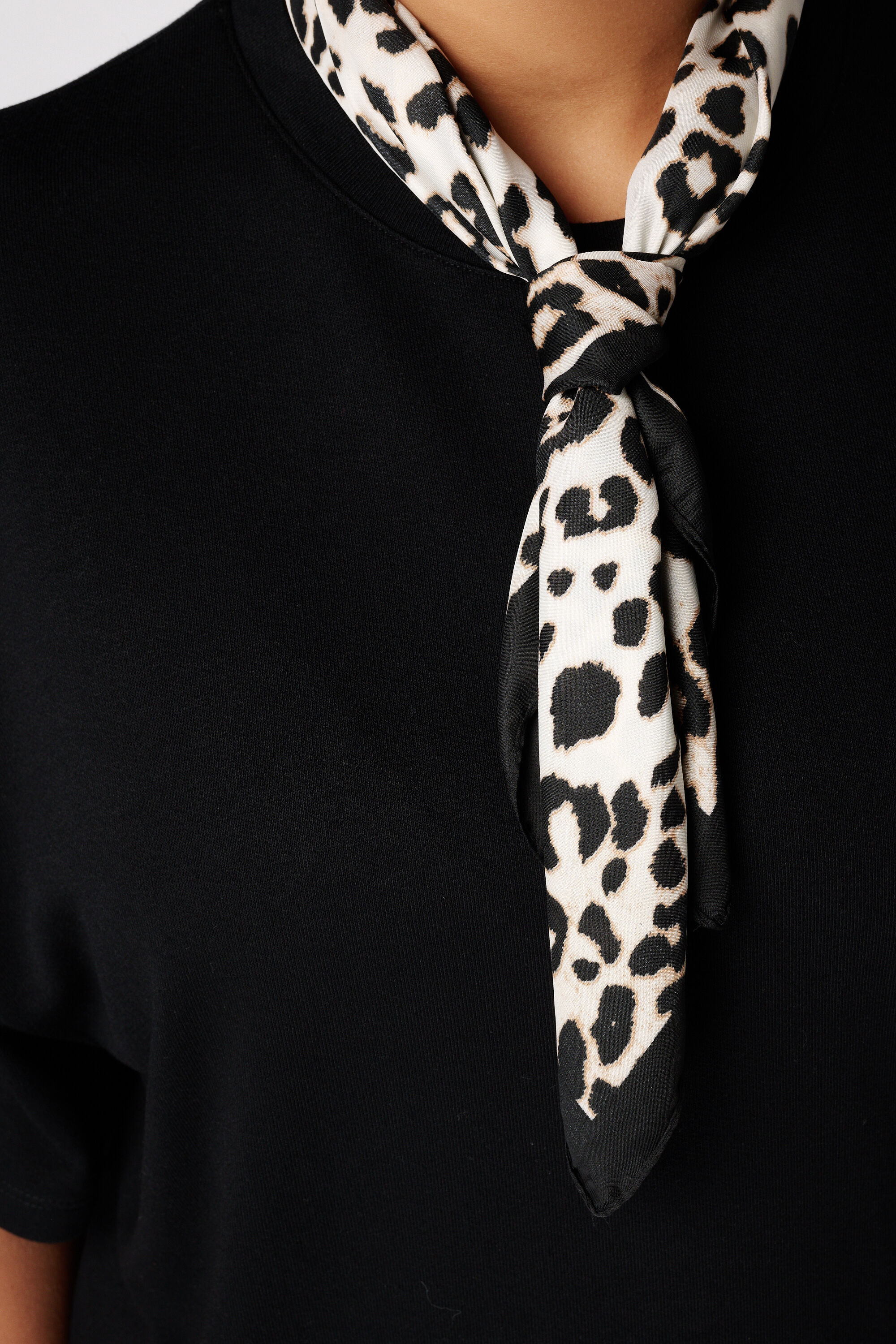Foulard bandana &agrave; imprim&eacute; animalier image number 1