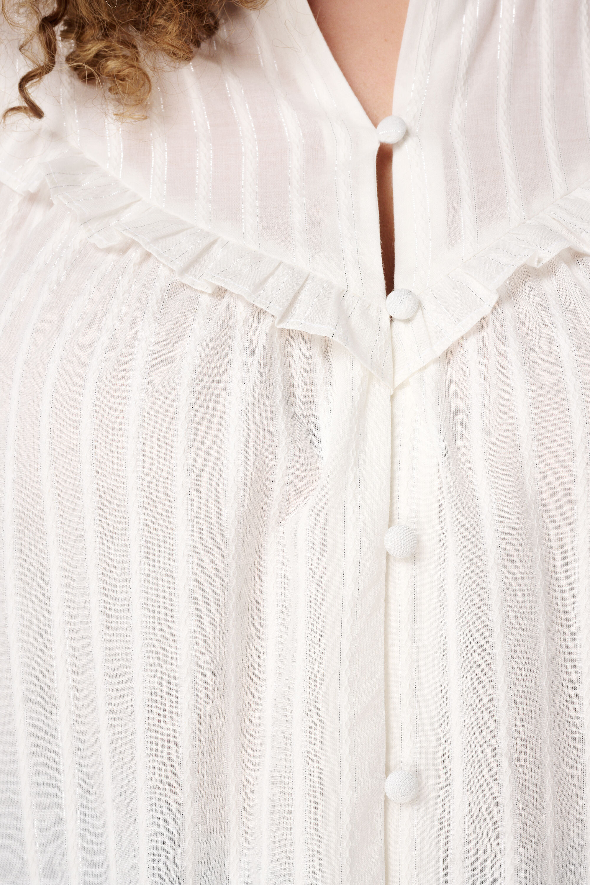 Chemisier avec d&eacute;tails m&eacute;tallis&eacute;s image number 6