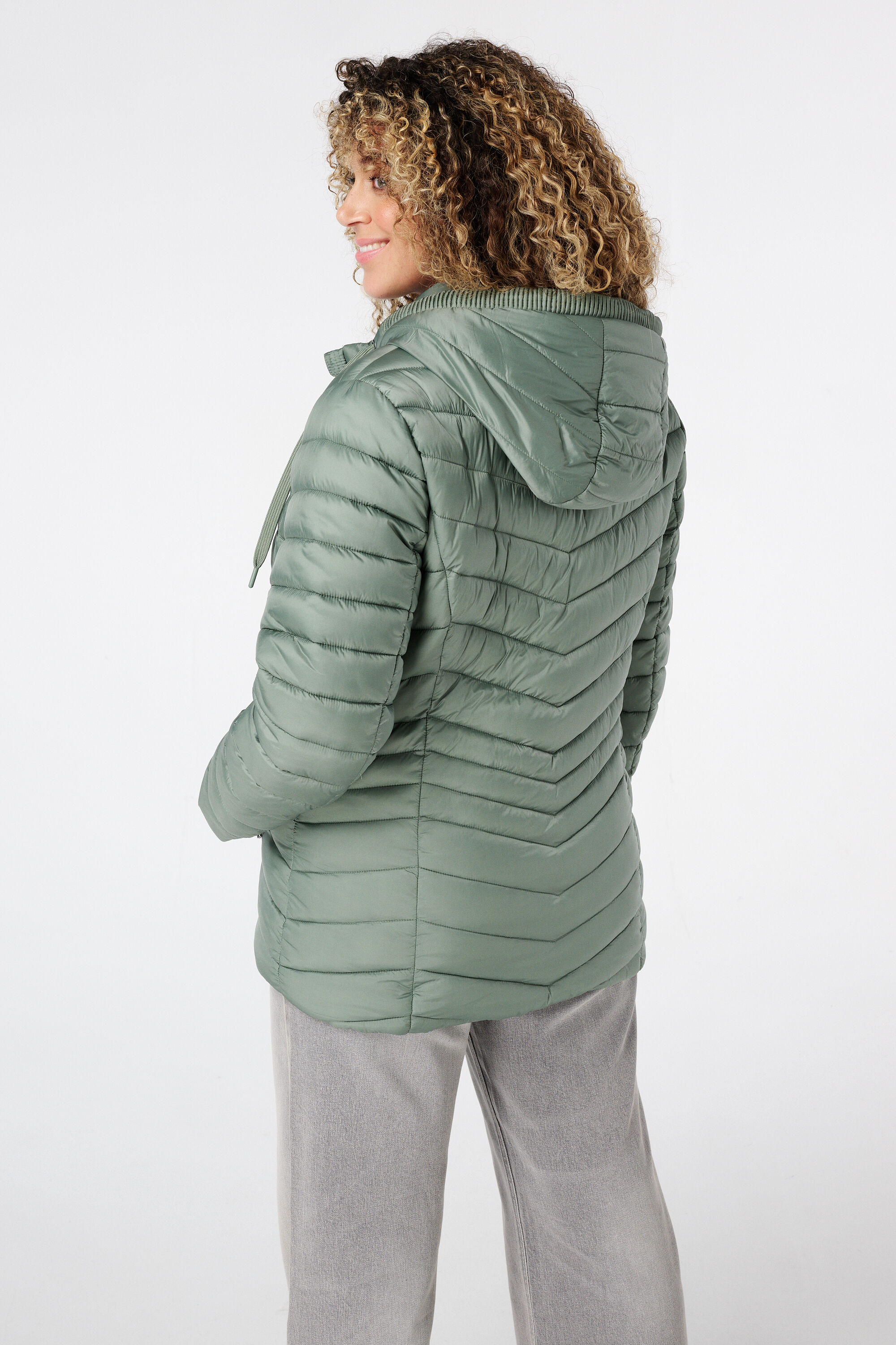 Veste l&eacute;g&egrave;rement matelass&eacute;e image number 3