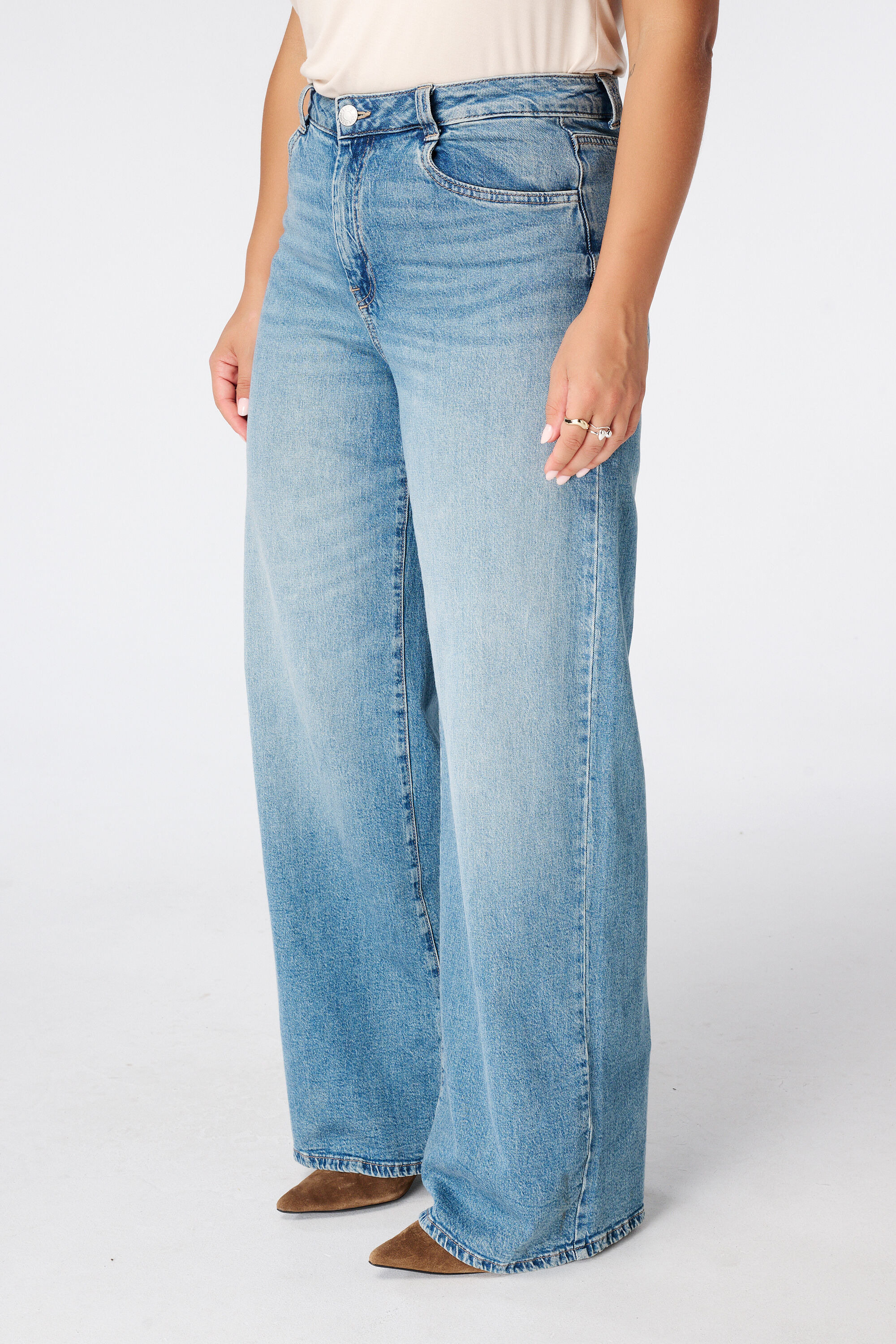 Jeans larges &agrave; taille haute image number 3