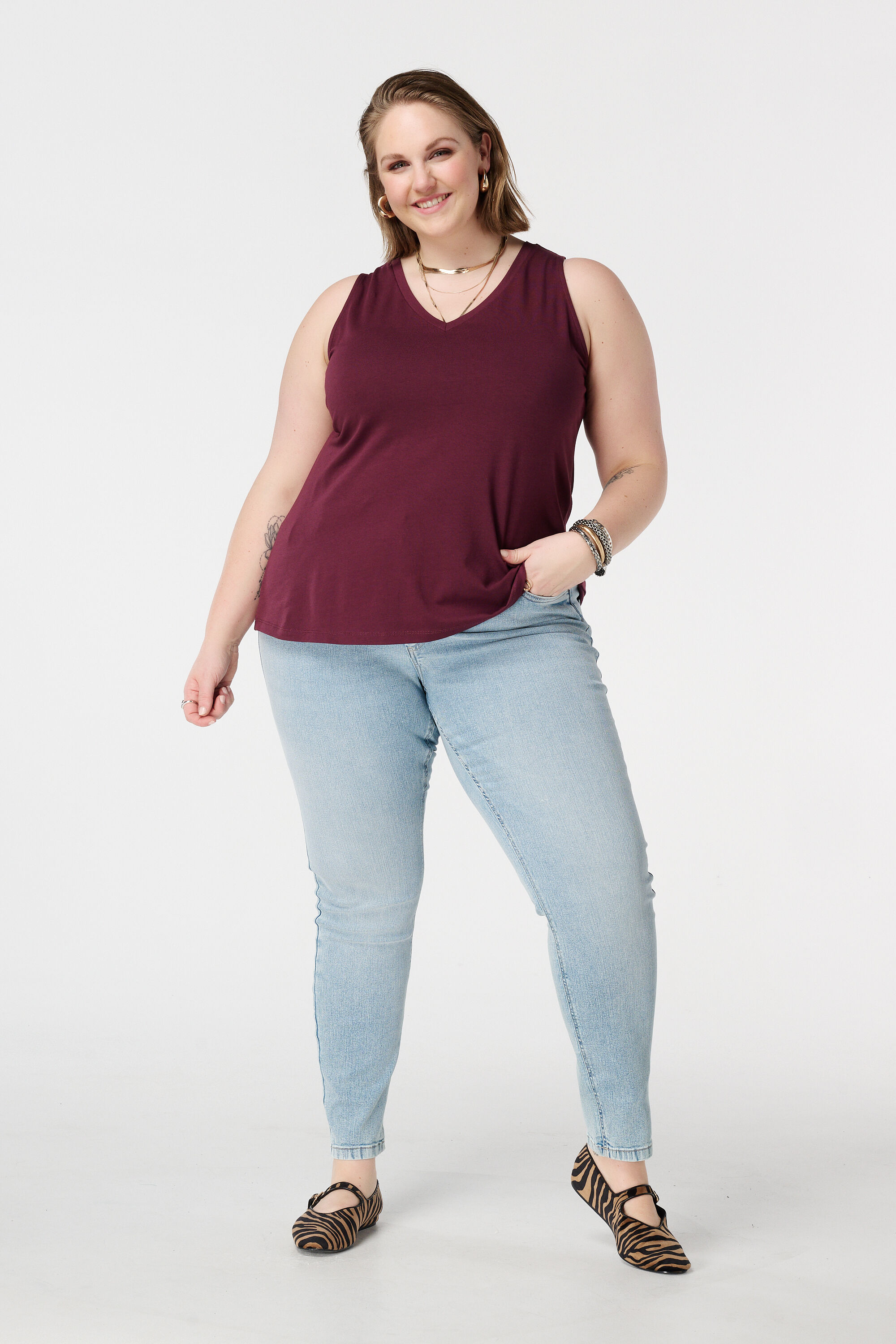 D&eacute;bardeur avec col en V image number 5