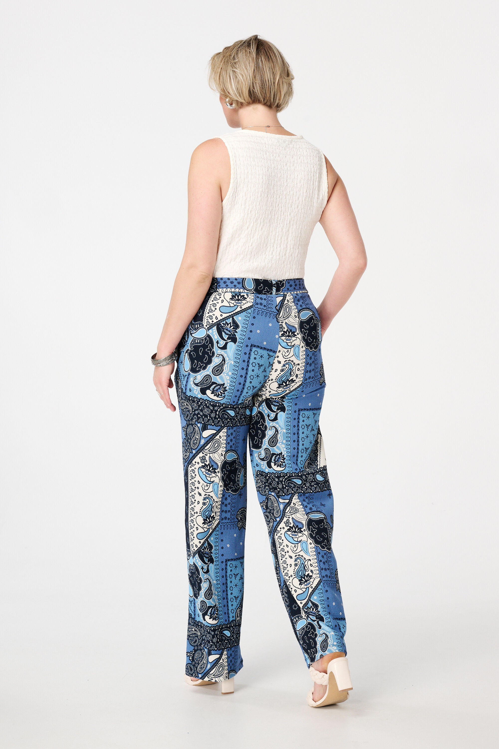 Pantalon imprim&eacute; avec ceinture image number 3