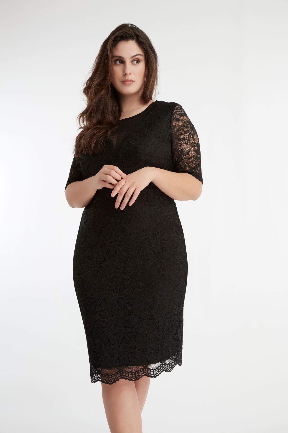 Robe en dentelle &eacute;lastique image number 5