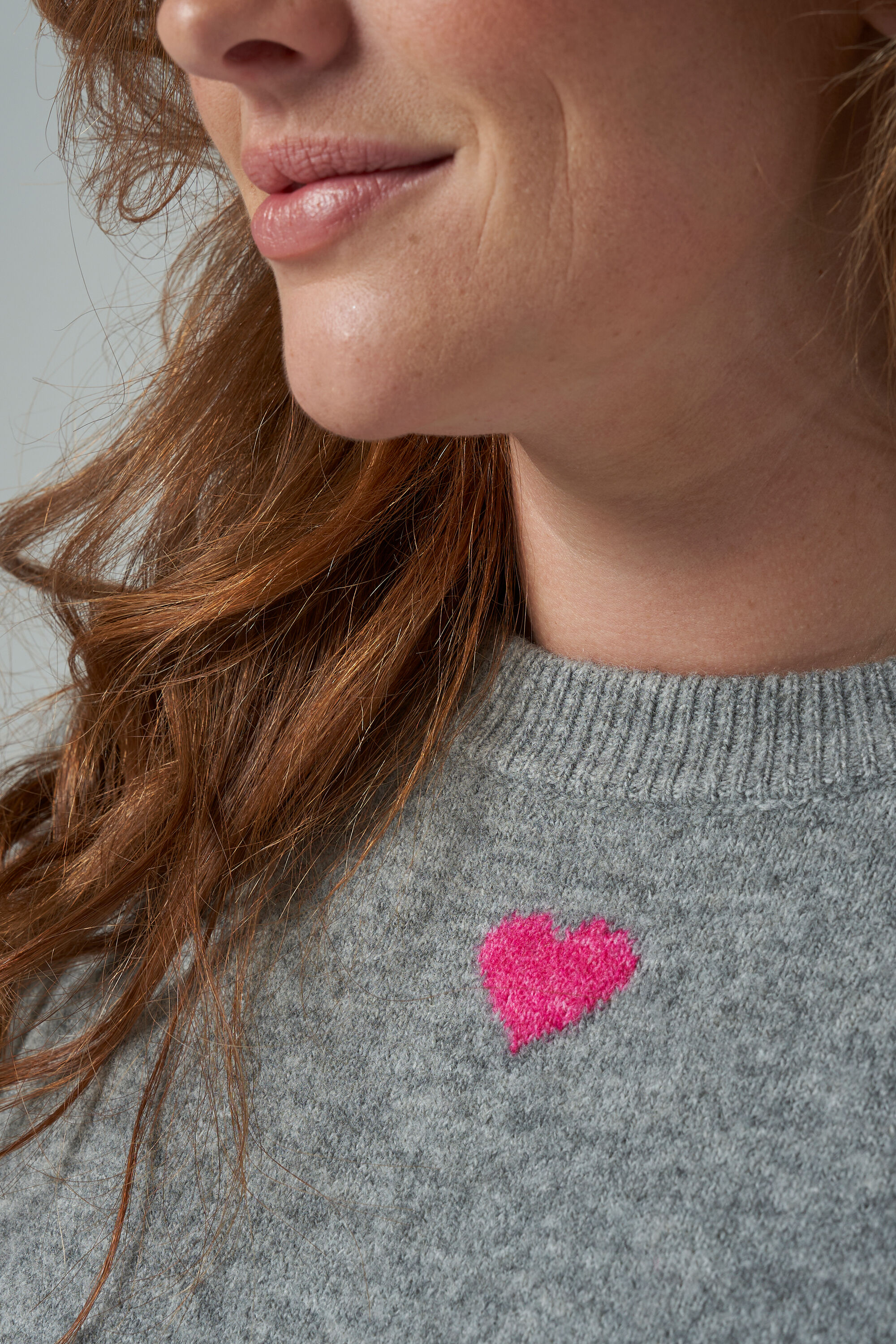 Pull avec motif en forme de c&oelig;ur image number 4