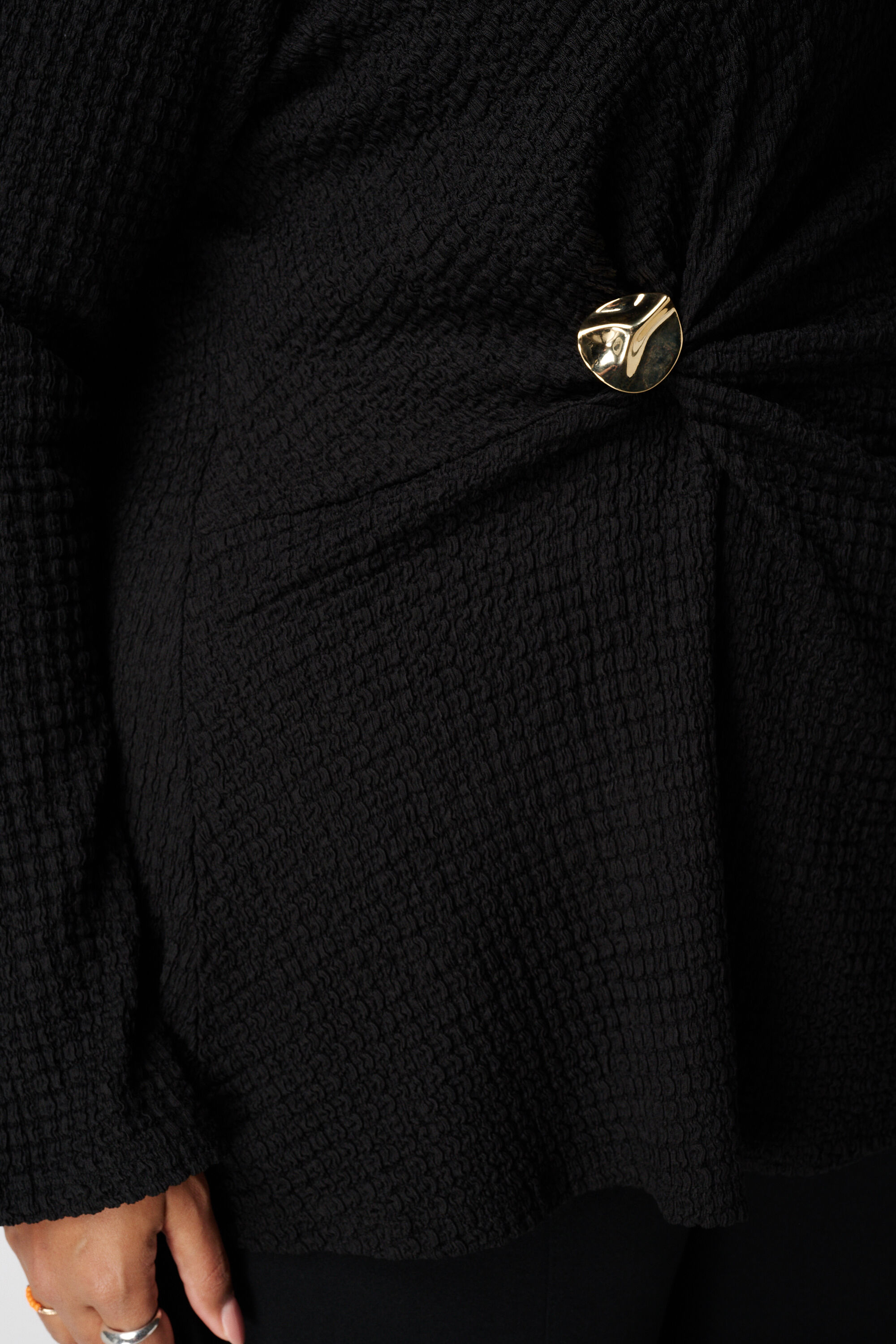 Haut avec d&eacute;tail nou&eacute; image number 6