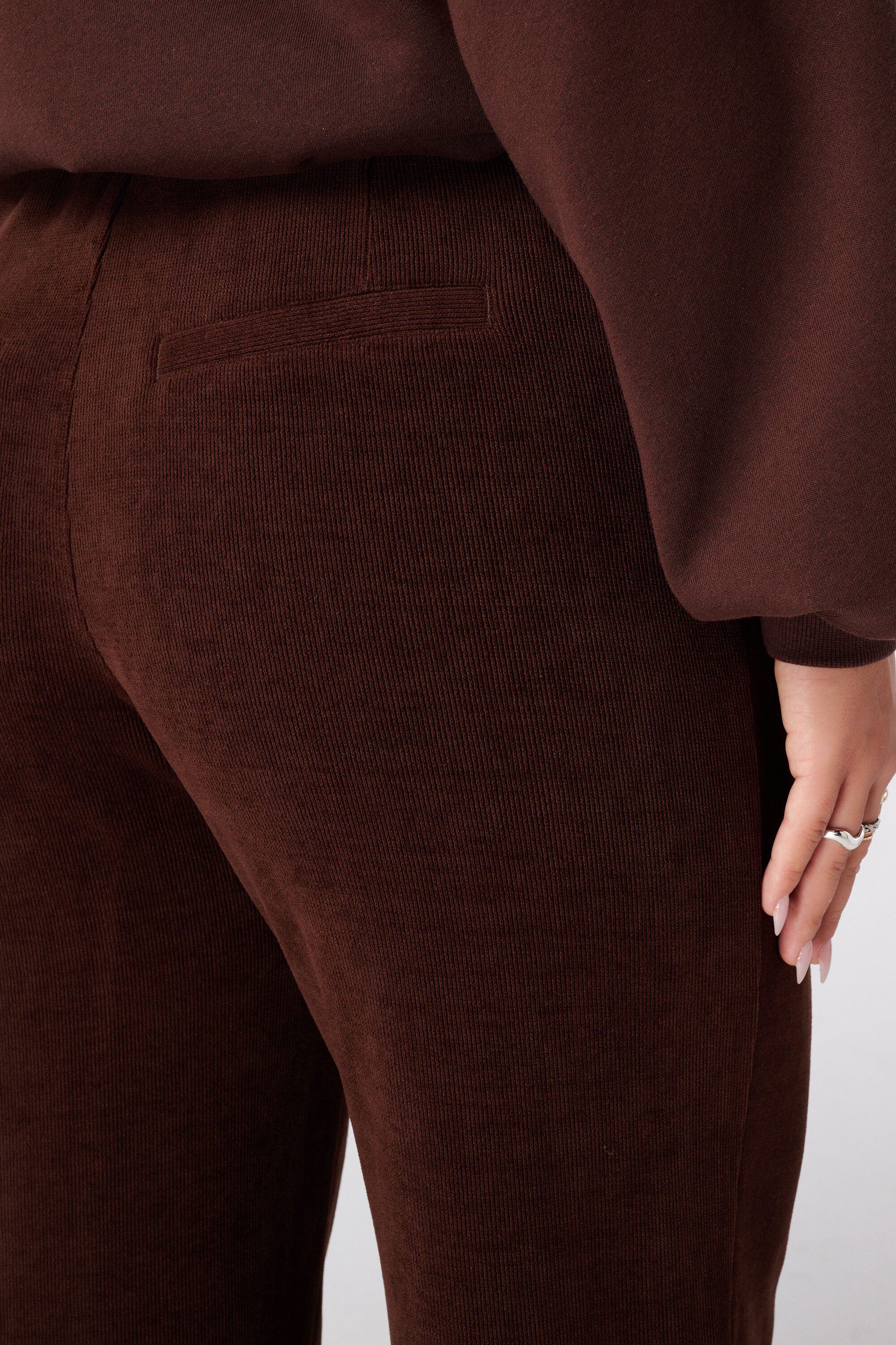 Pantalon large en velours c&ocirc;tel&eacute; image number 2