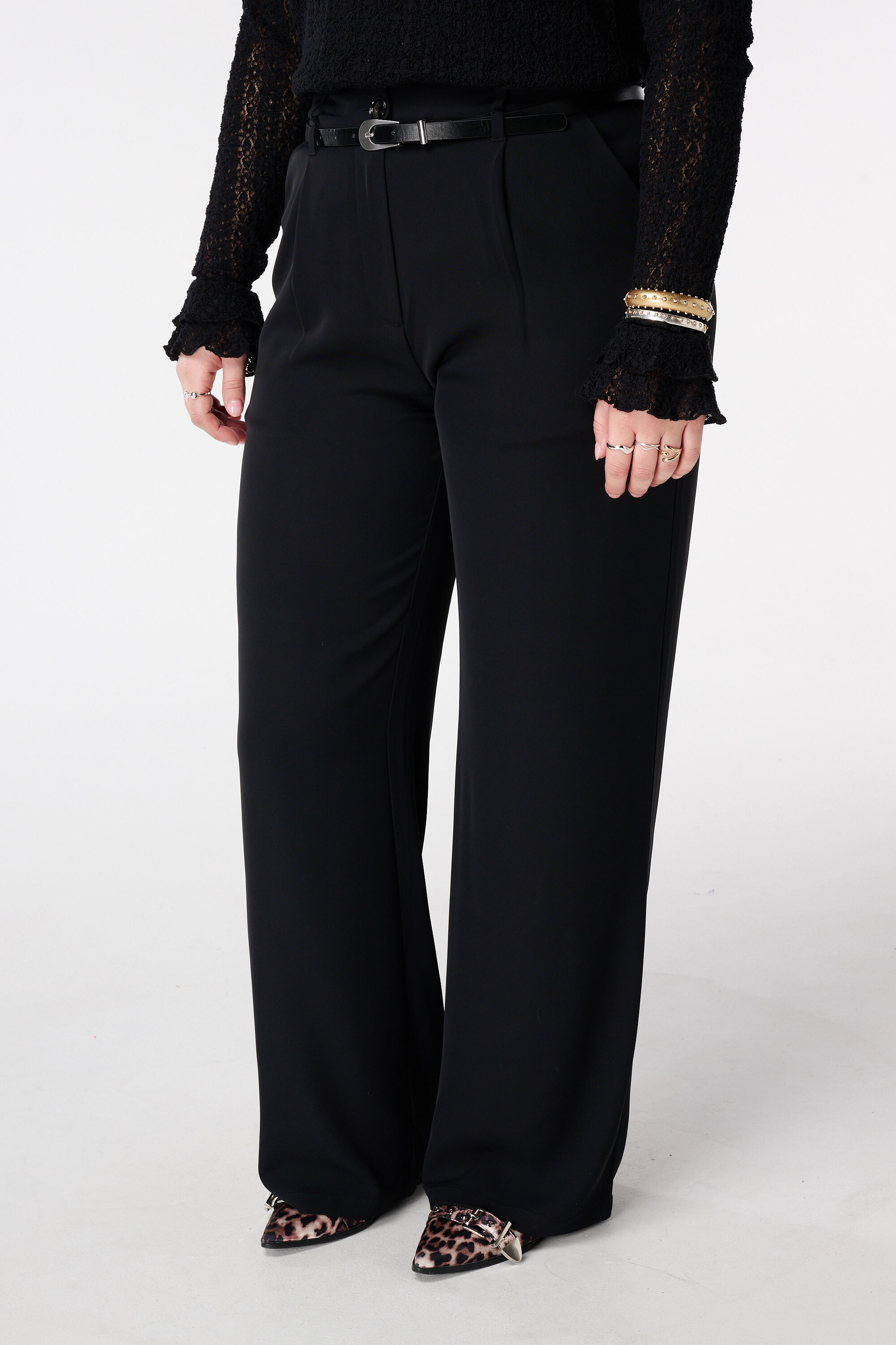 Pantalon large avec ceinture image number 5