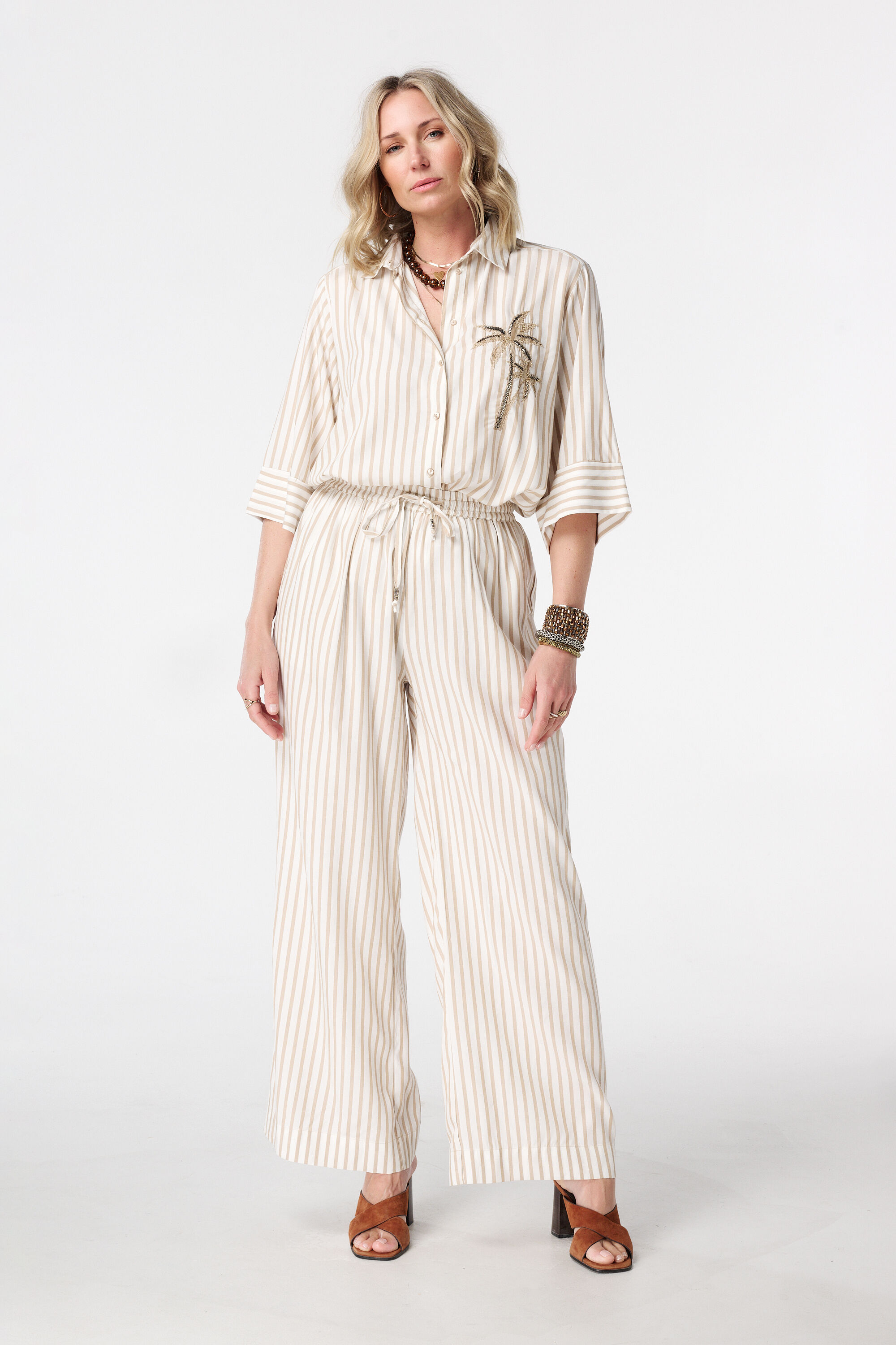 Pantalon en lin ray&eacute;