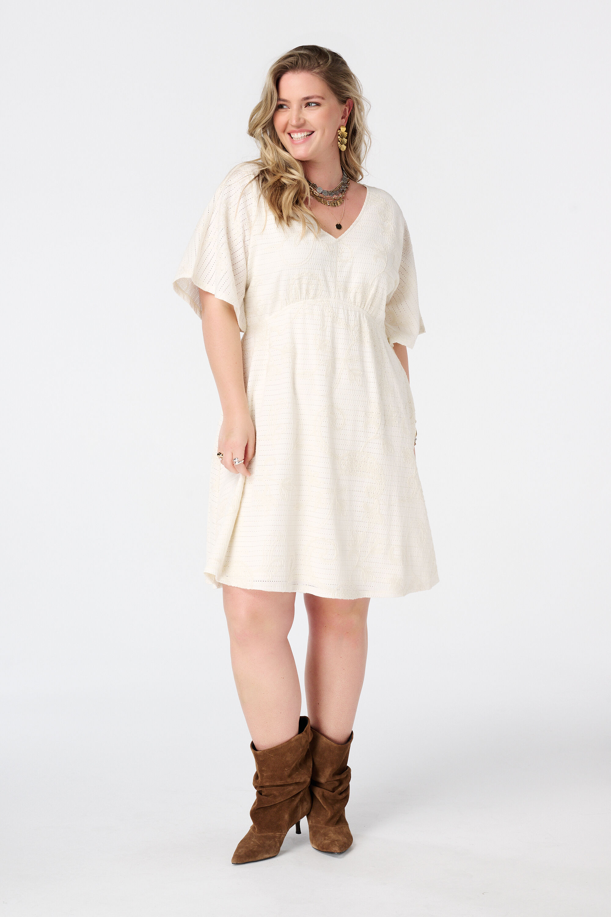 Robe courte &agrave; manches papillon image number 0