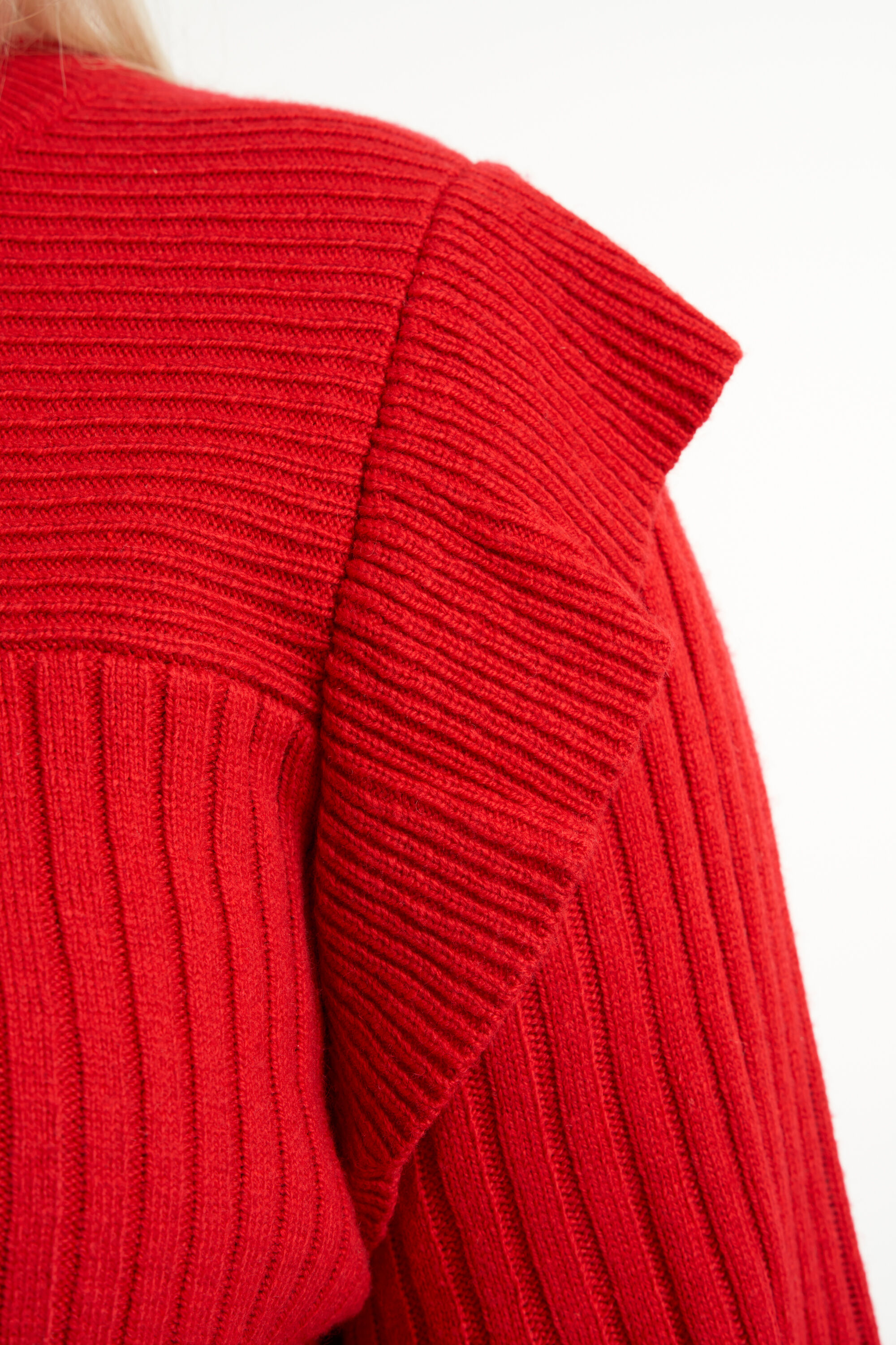 Pull c&ocirc;tel&eacute; avec volants image number 5