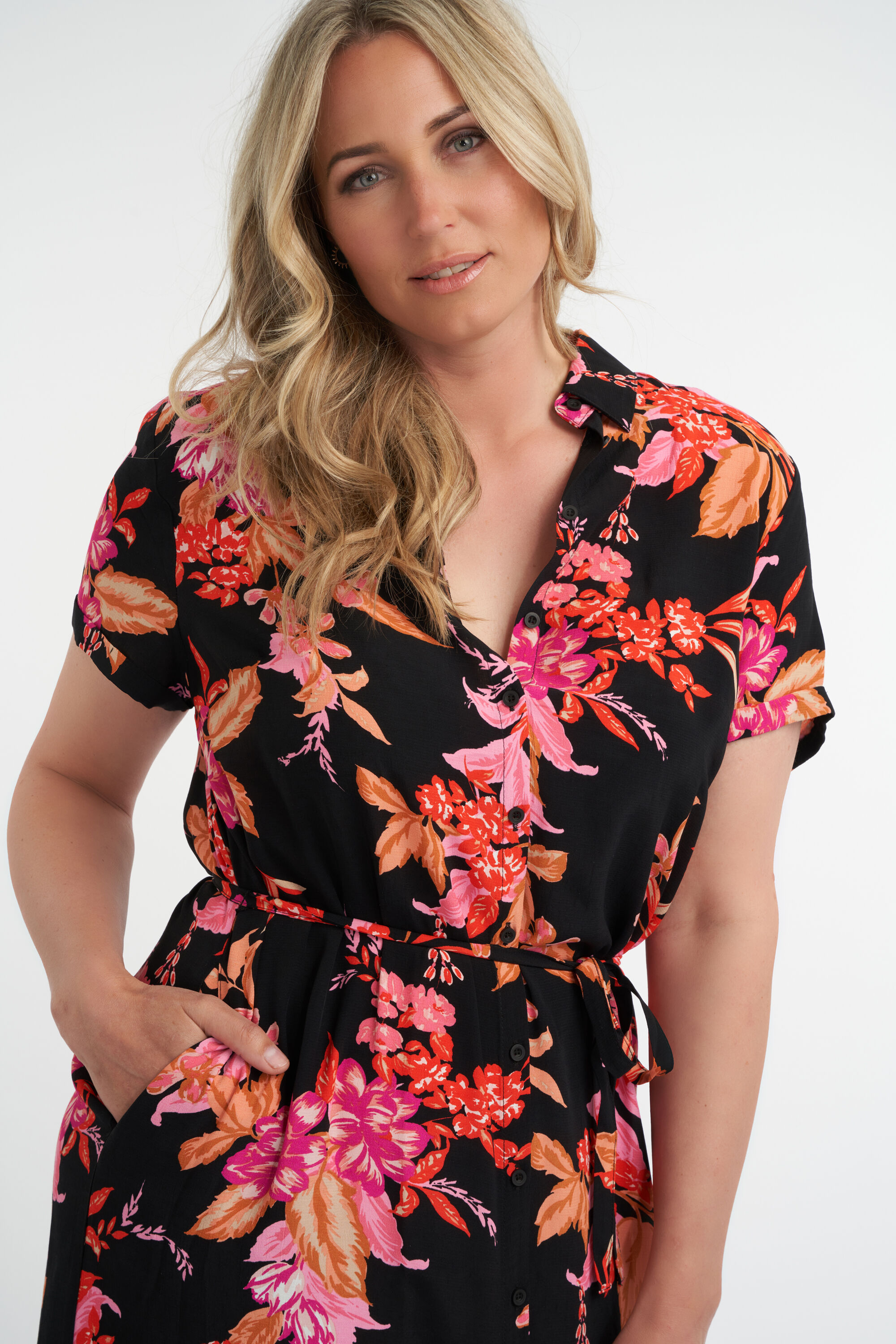 Robe longue avec ceinture &agrave; nouer image number 5