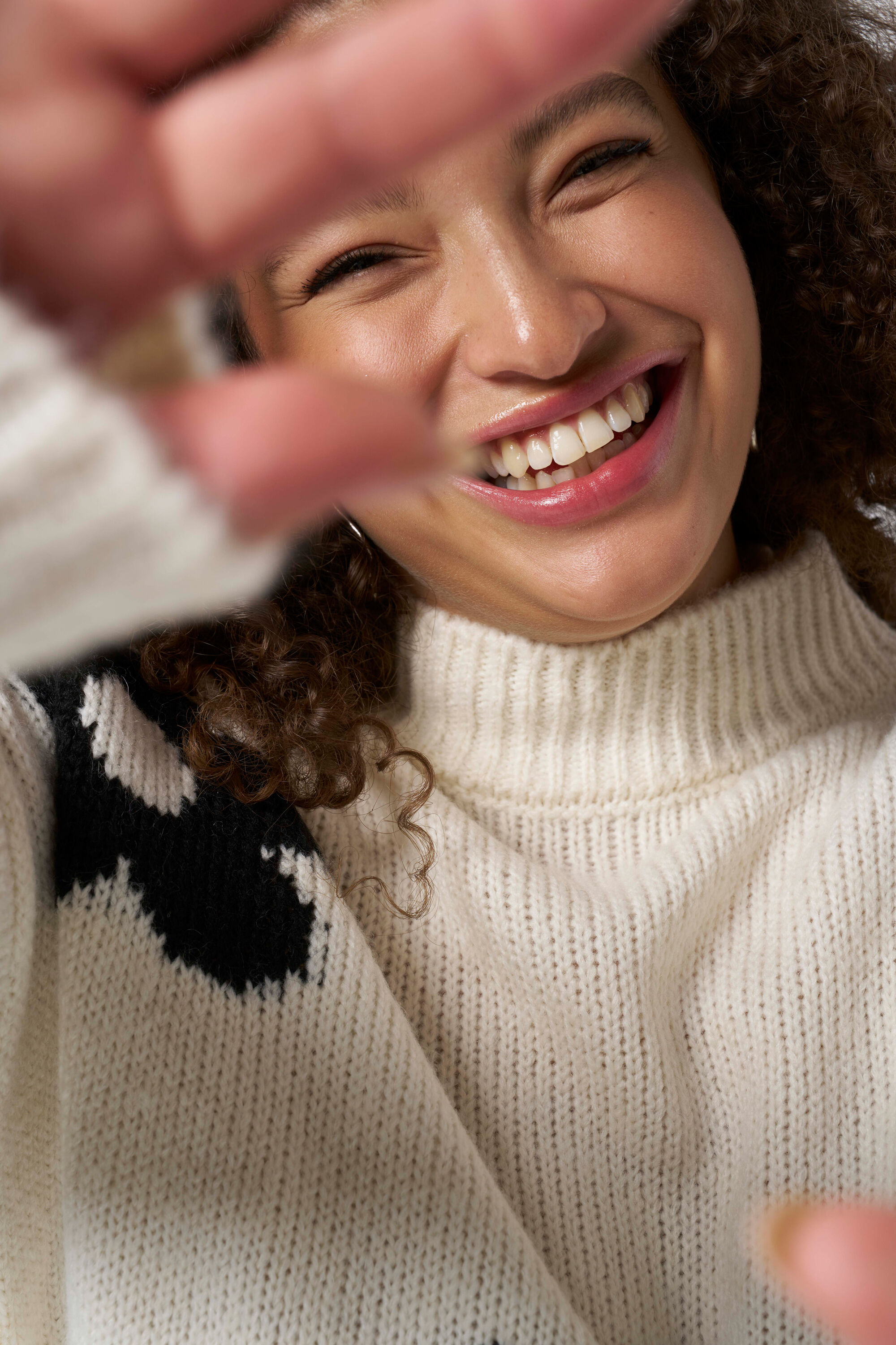 Pull en tricot avec des fleurs image number 3
