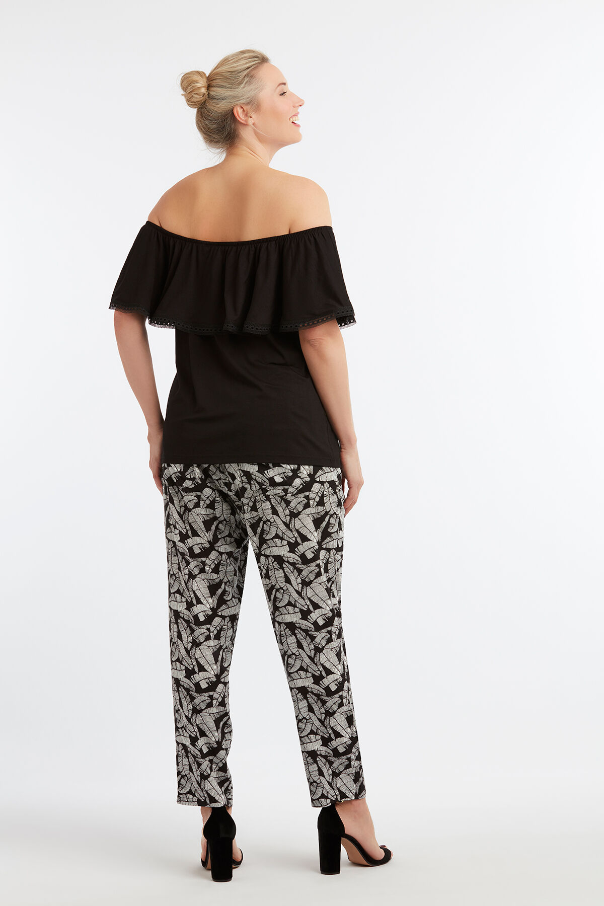 Haut &agrave; &eacute;paules d&eacute;nud&eacute;es avec volant image number 4