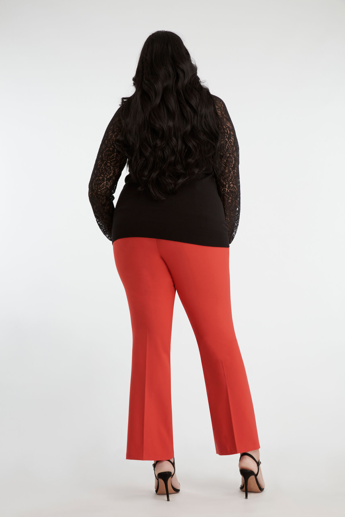 Pull avec dentelle image number 4