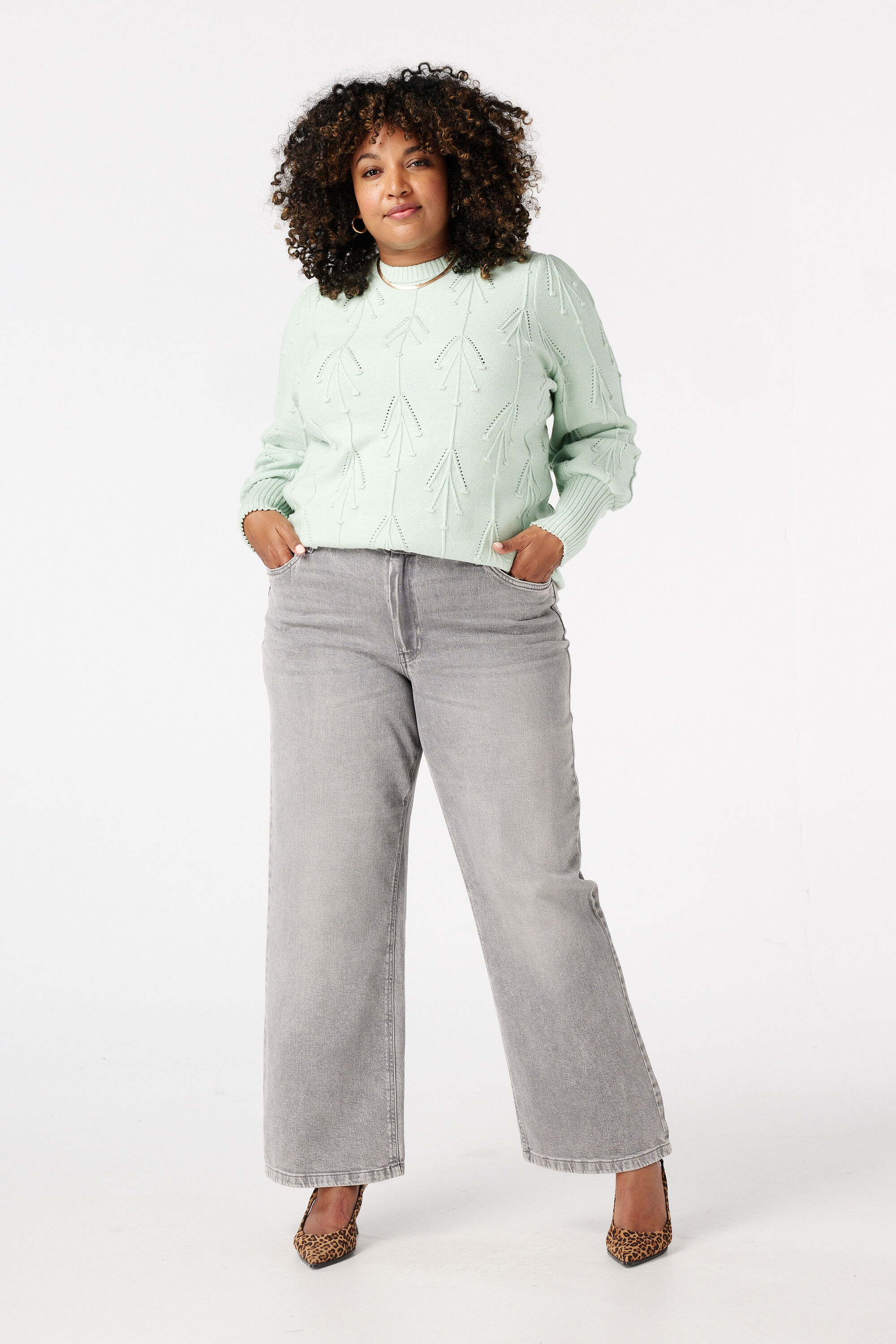 Pull avec imprim&eacute; brod&eacute; image number 5