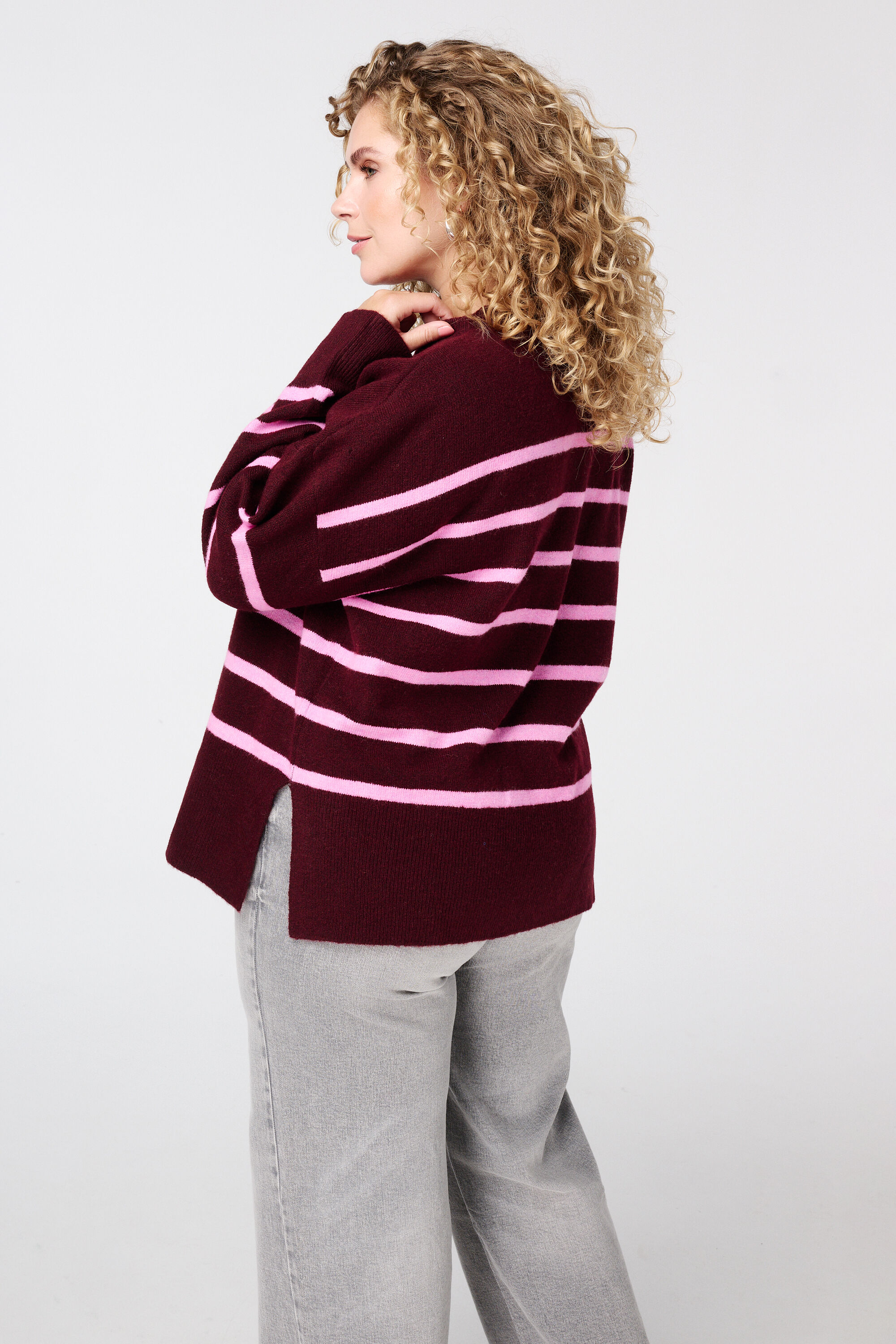 Pull tricot&eacute; &agrave; rayures et fente image number 3