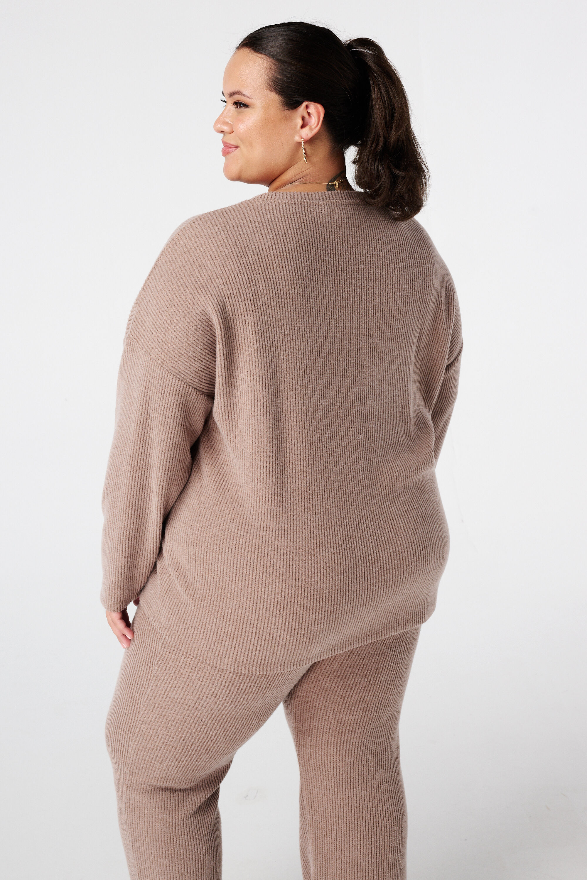 Pull finement tricot&eacute; image number 3