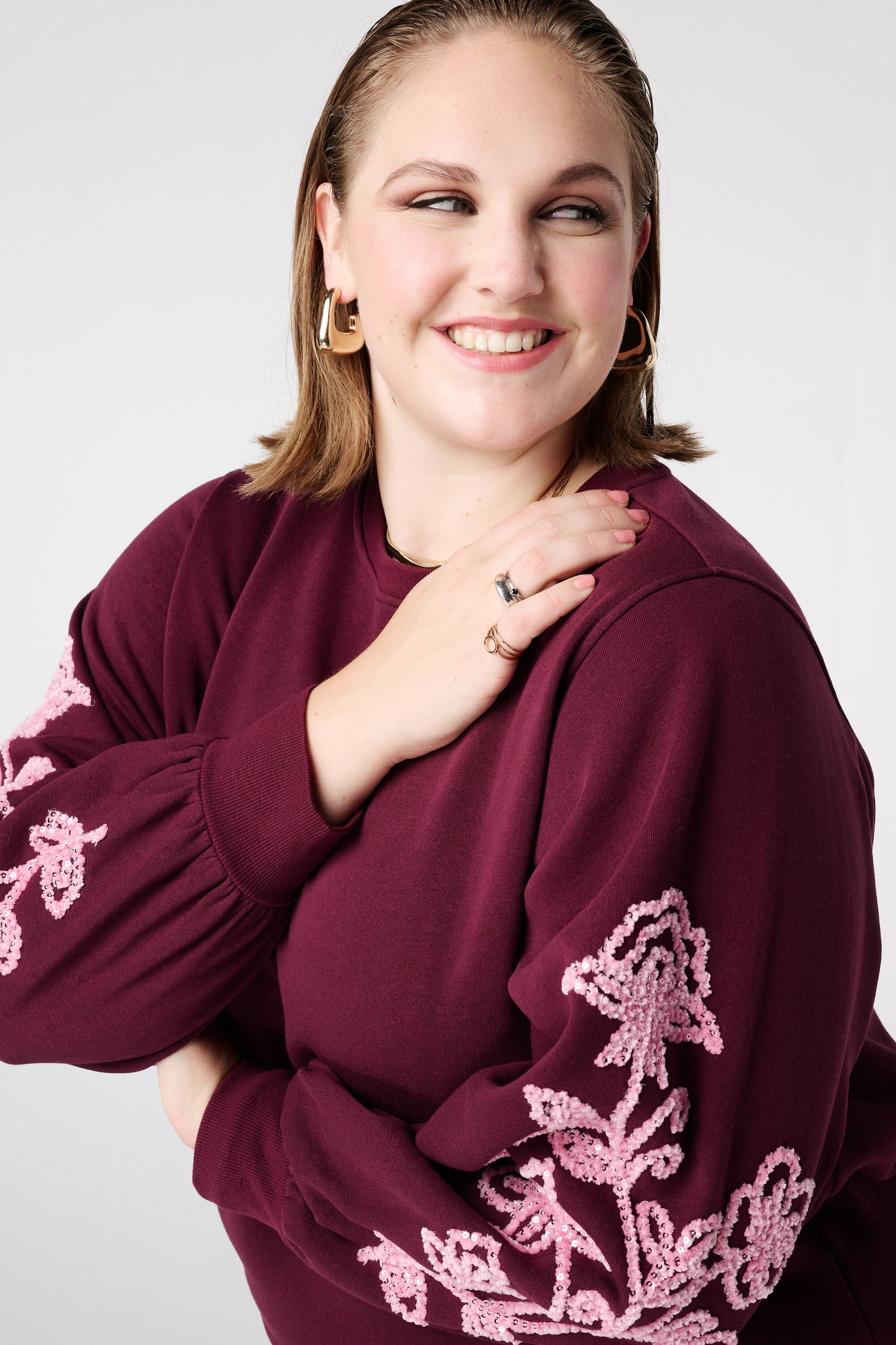 Pull avec broderies d&eacute;licates sur les manches image number 4