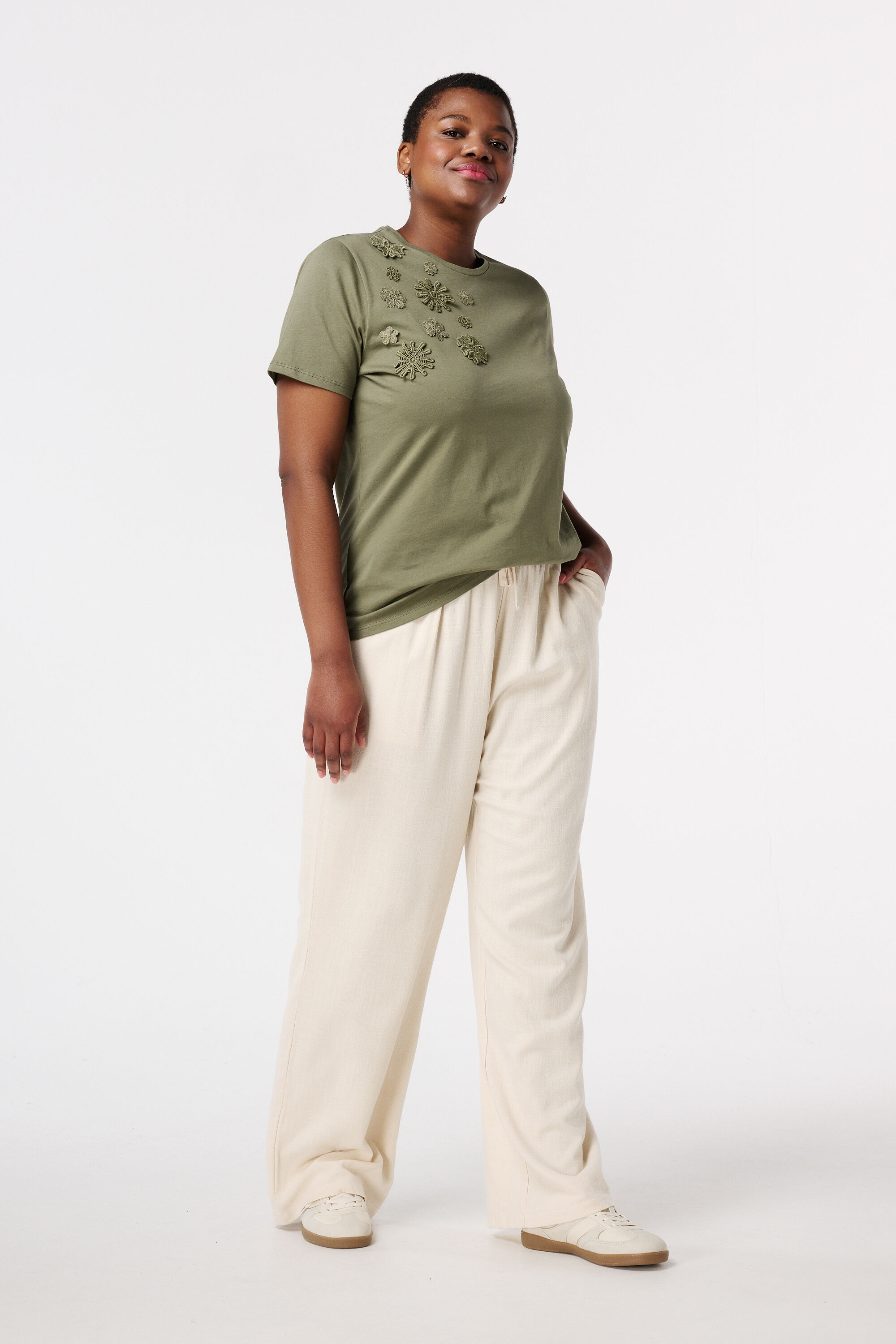 T-shirt avec fleurs image number 5