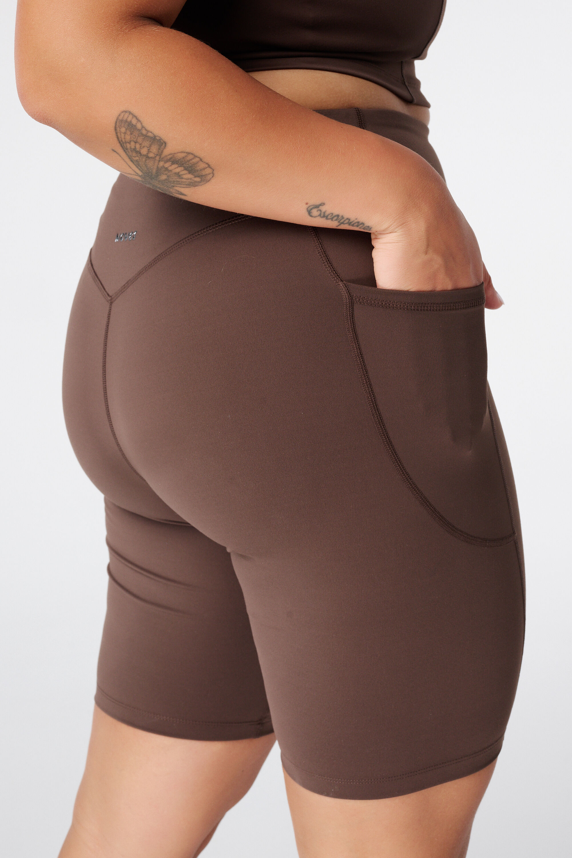 Legging de sport courte avec poches lat&eacute;rales image number 4
