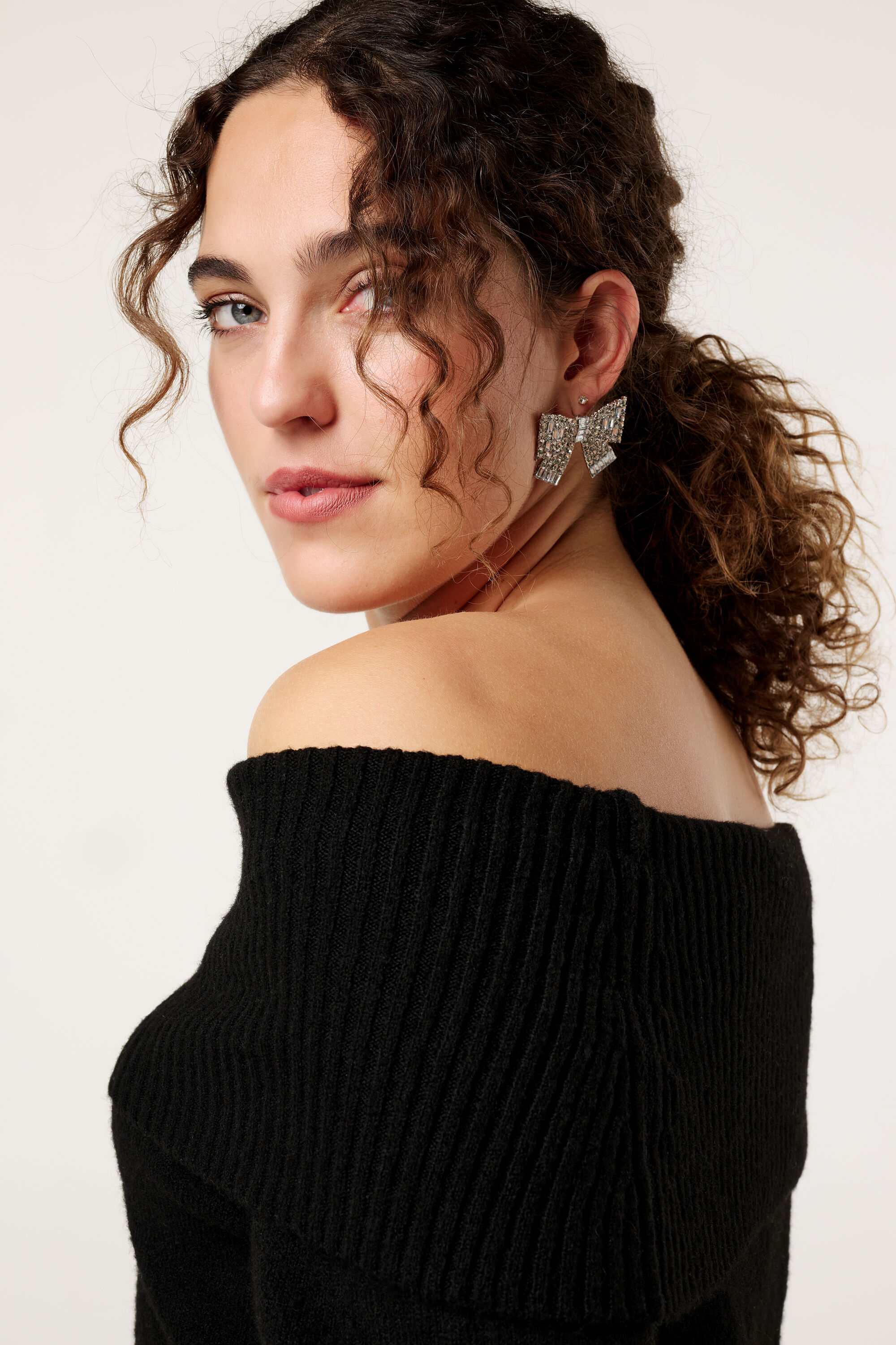 Pull en maille &agrave; &eacute;paules d&eacute;nud&eacute;es image number 4