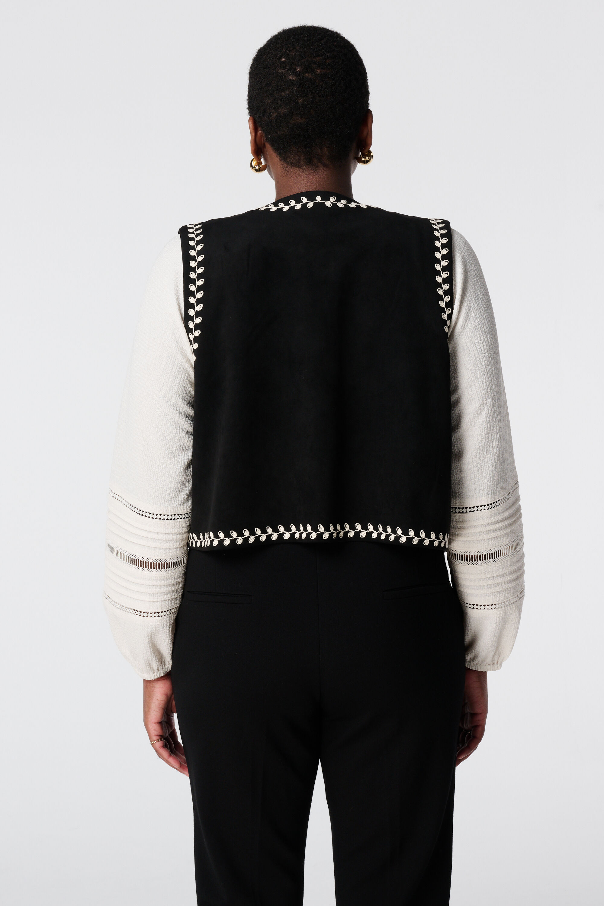 Gilet en su&eacute;dine avec coutures image number 3