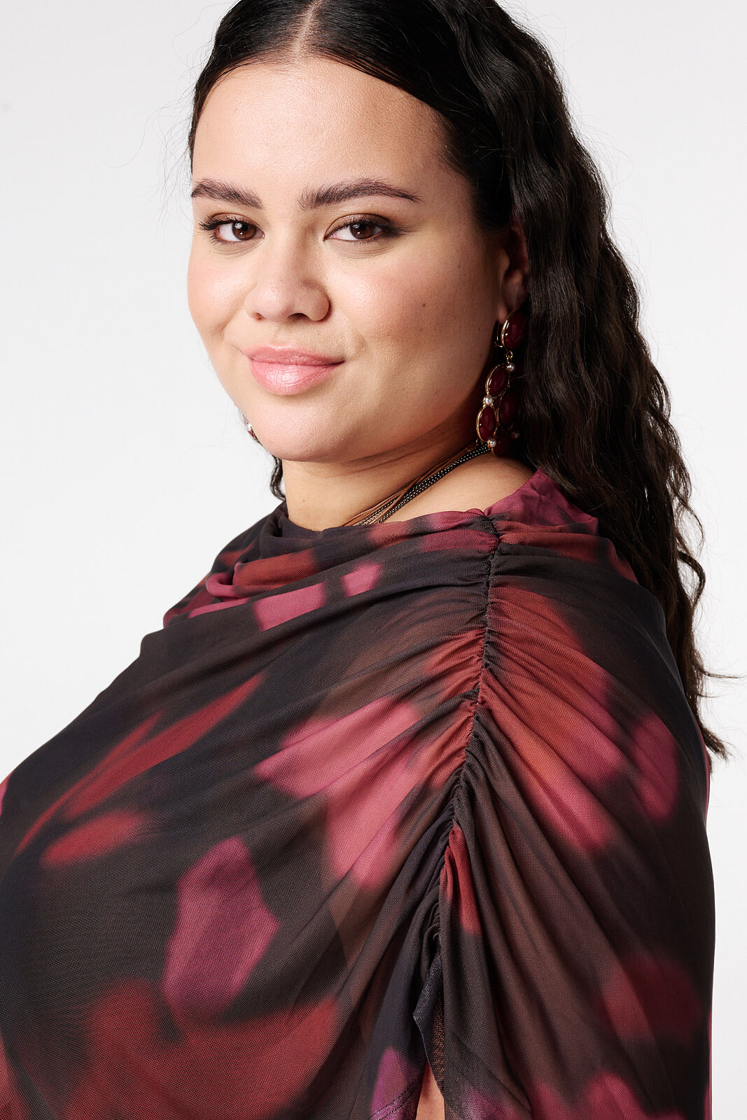 Top en mesh &agrave; manches drap&eacute;es image number 4