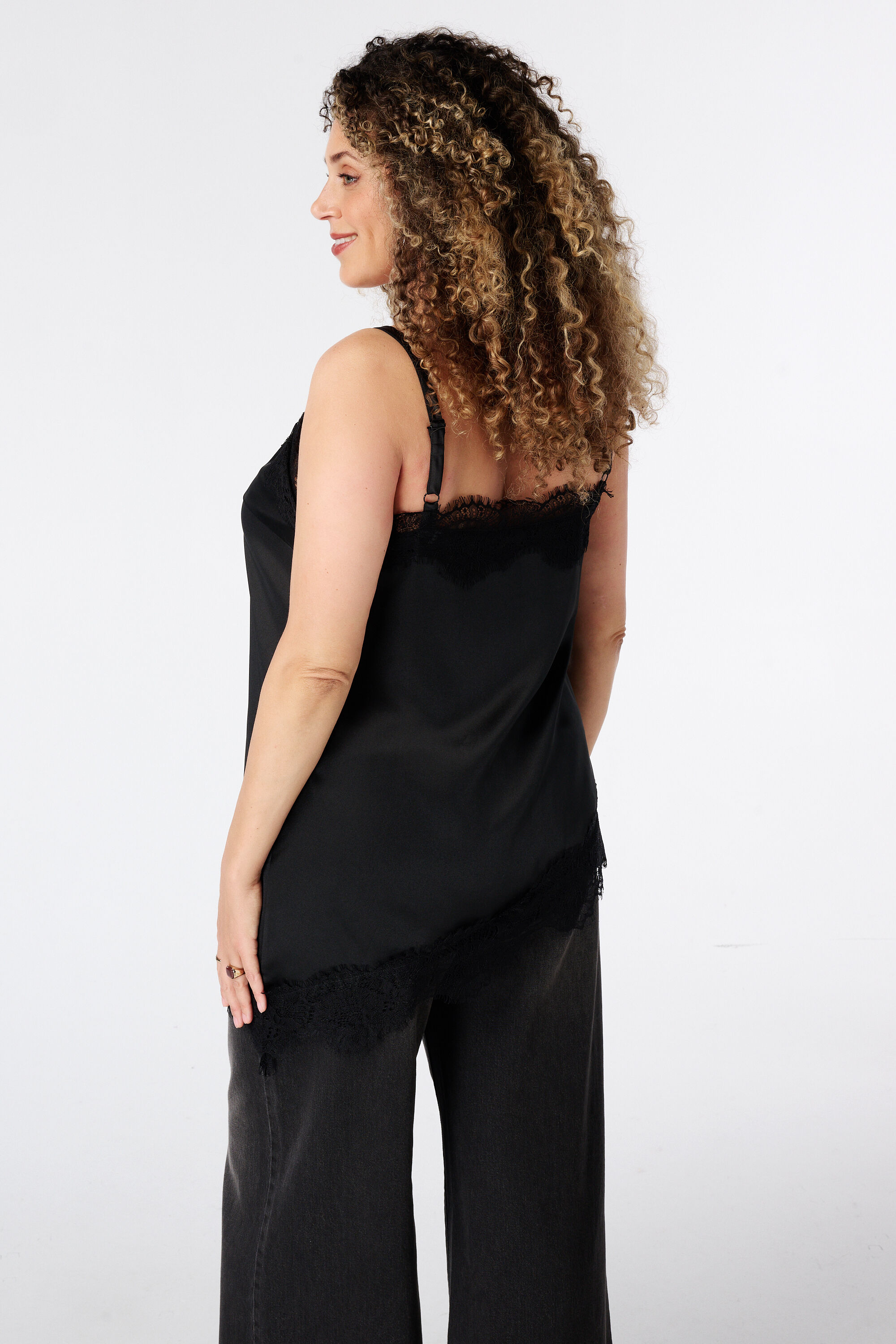 Top asym&eacute;trique avec dentelle image number 3