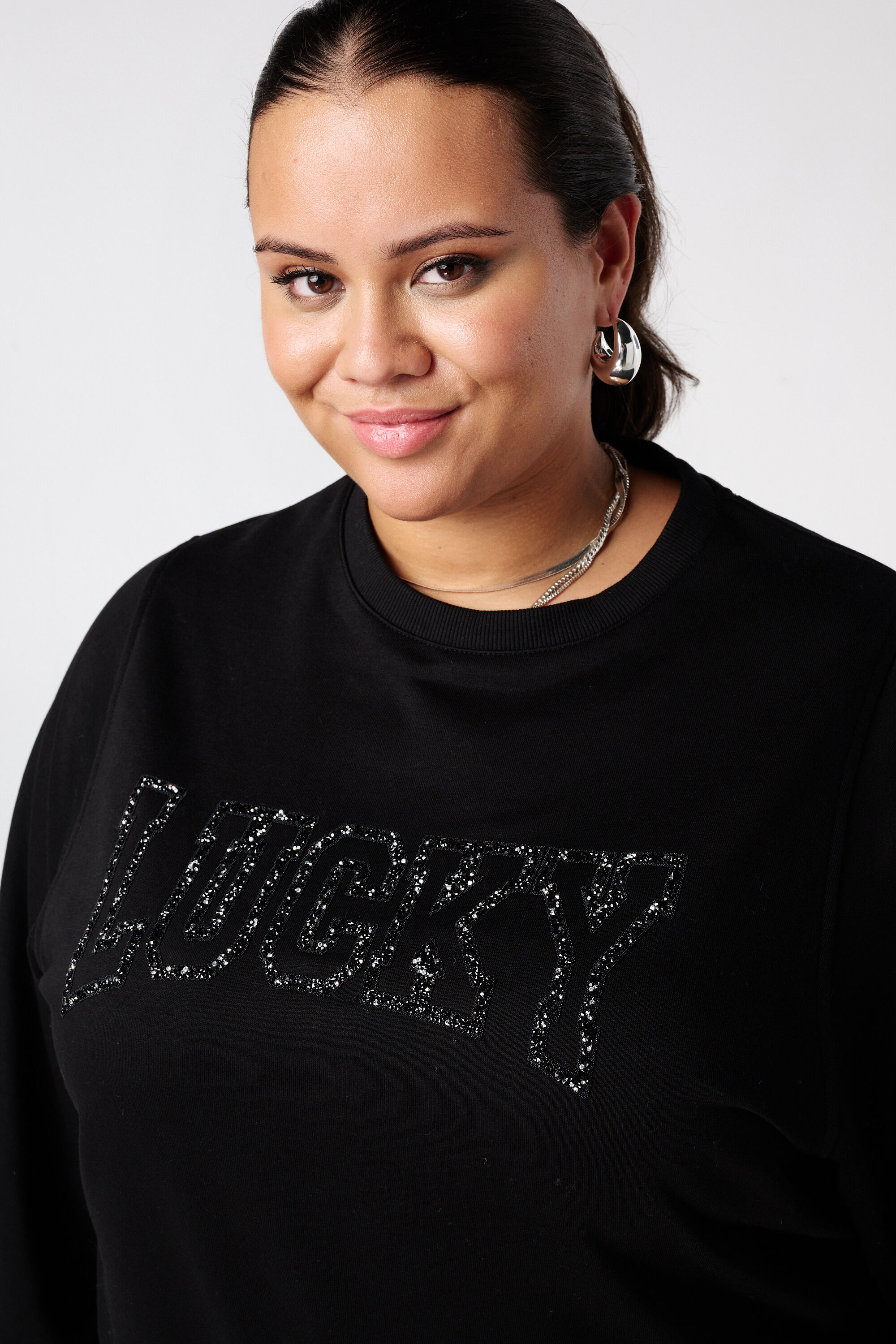 Sweat-shirt avec inscription paillet&eacute;e image number 4