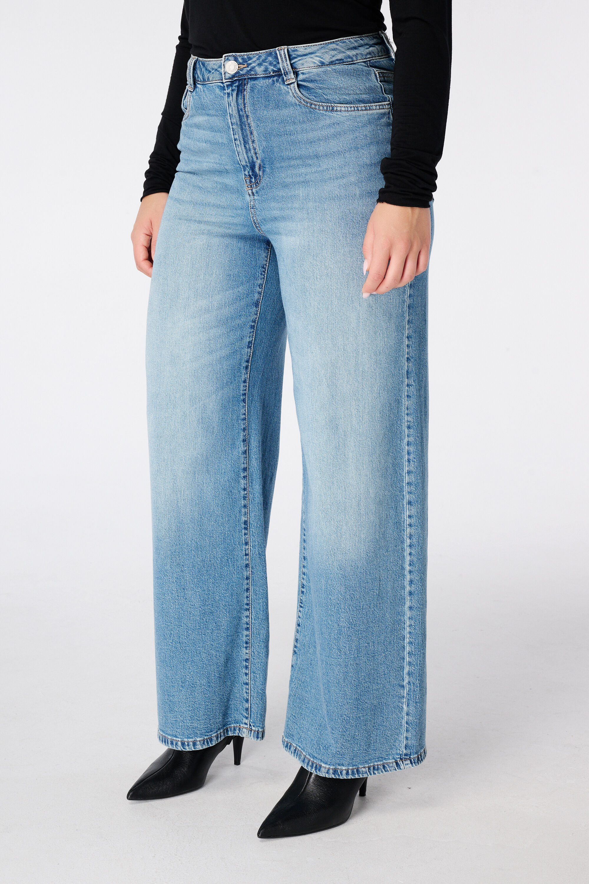 Jeans larges &agrave; taille haute image number 5