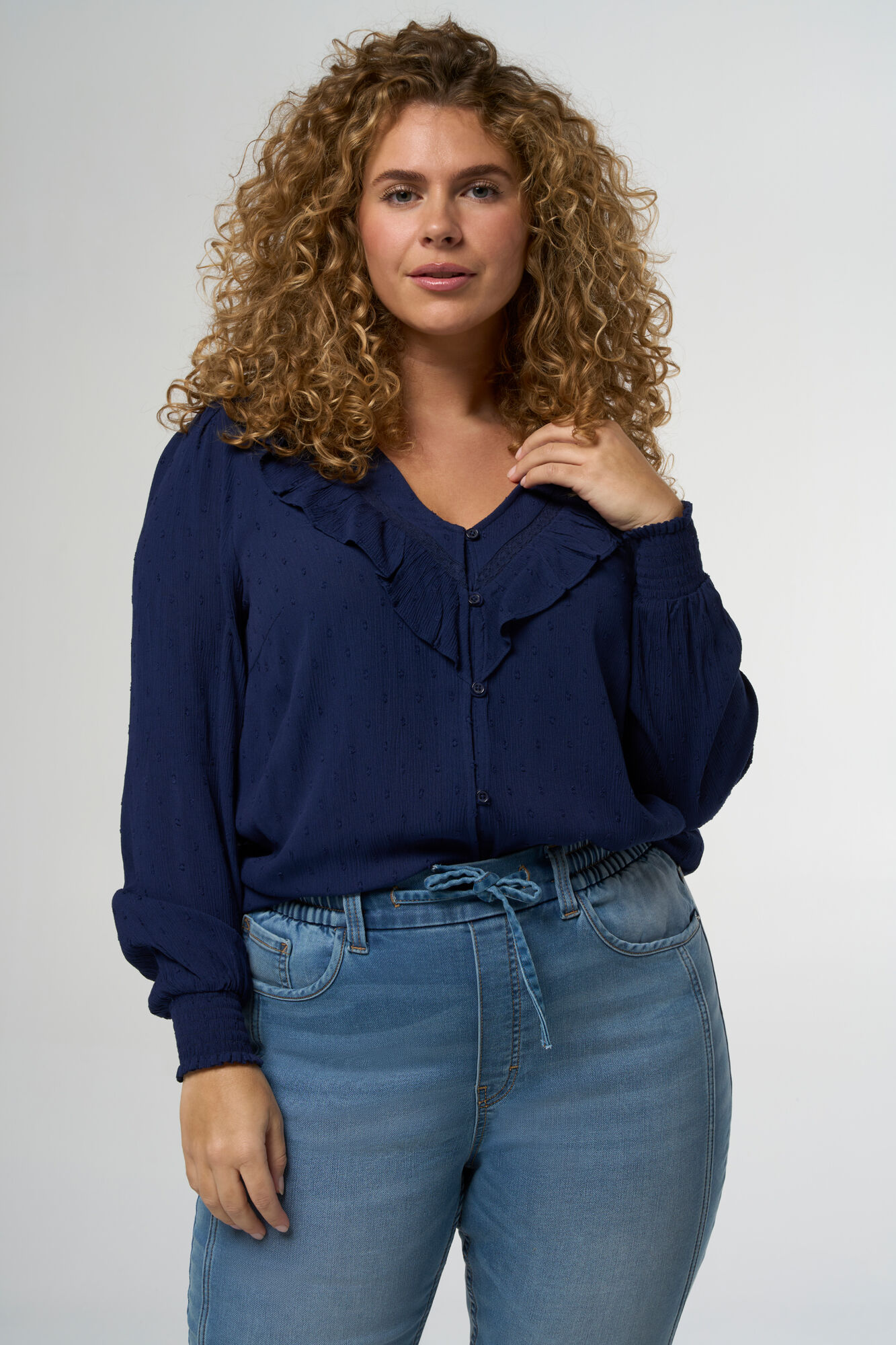 Blouse avec structure et d&eacute;tails image number 6