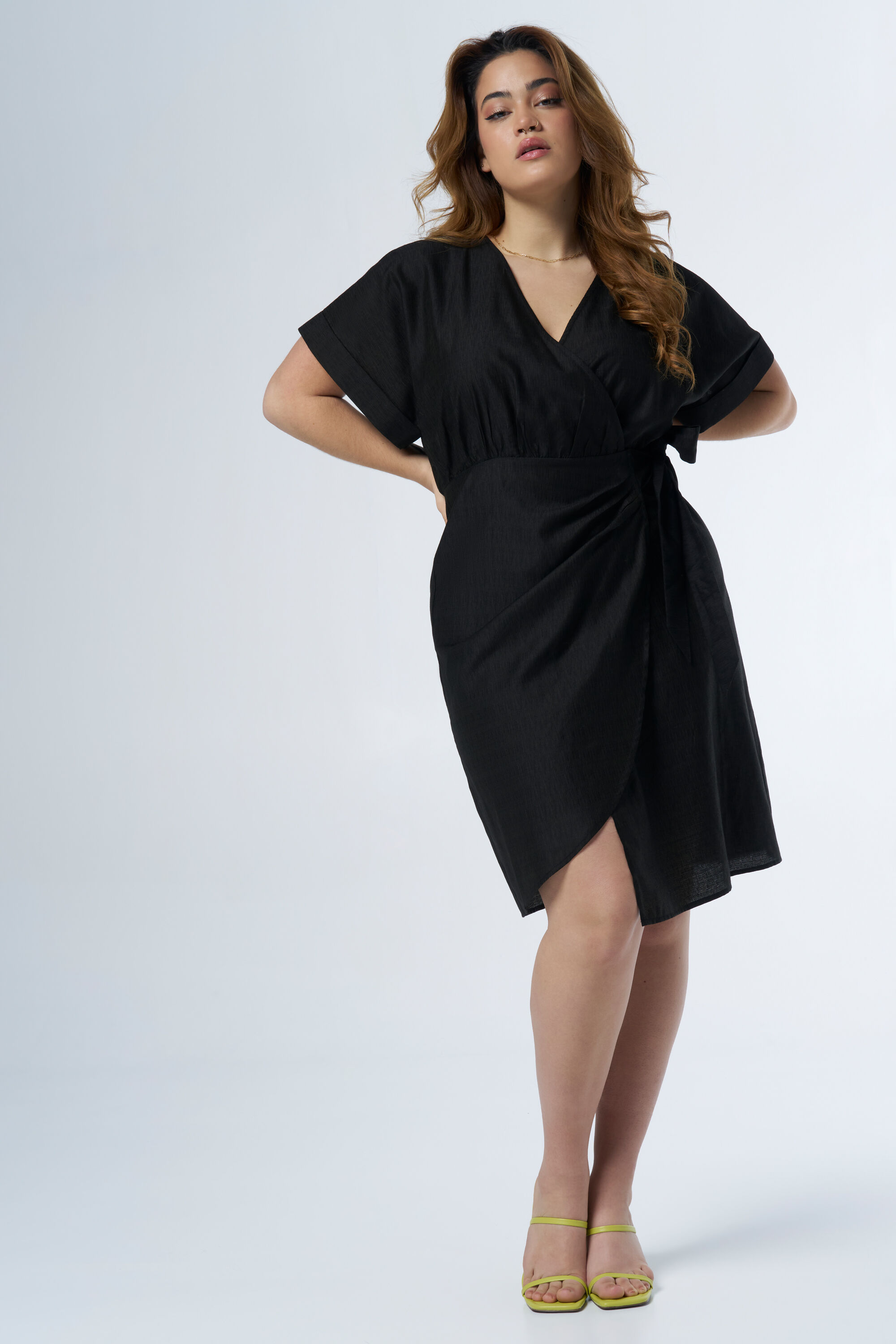 Robe avec d&eacute;tail n&oelig;ud image number 5