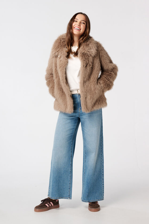 Veste en fausse fourrure image number 5