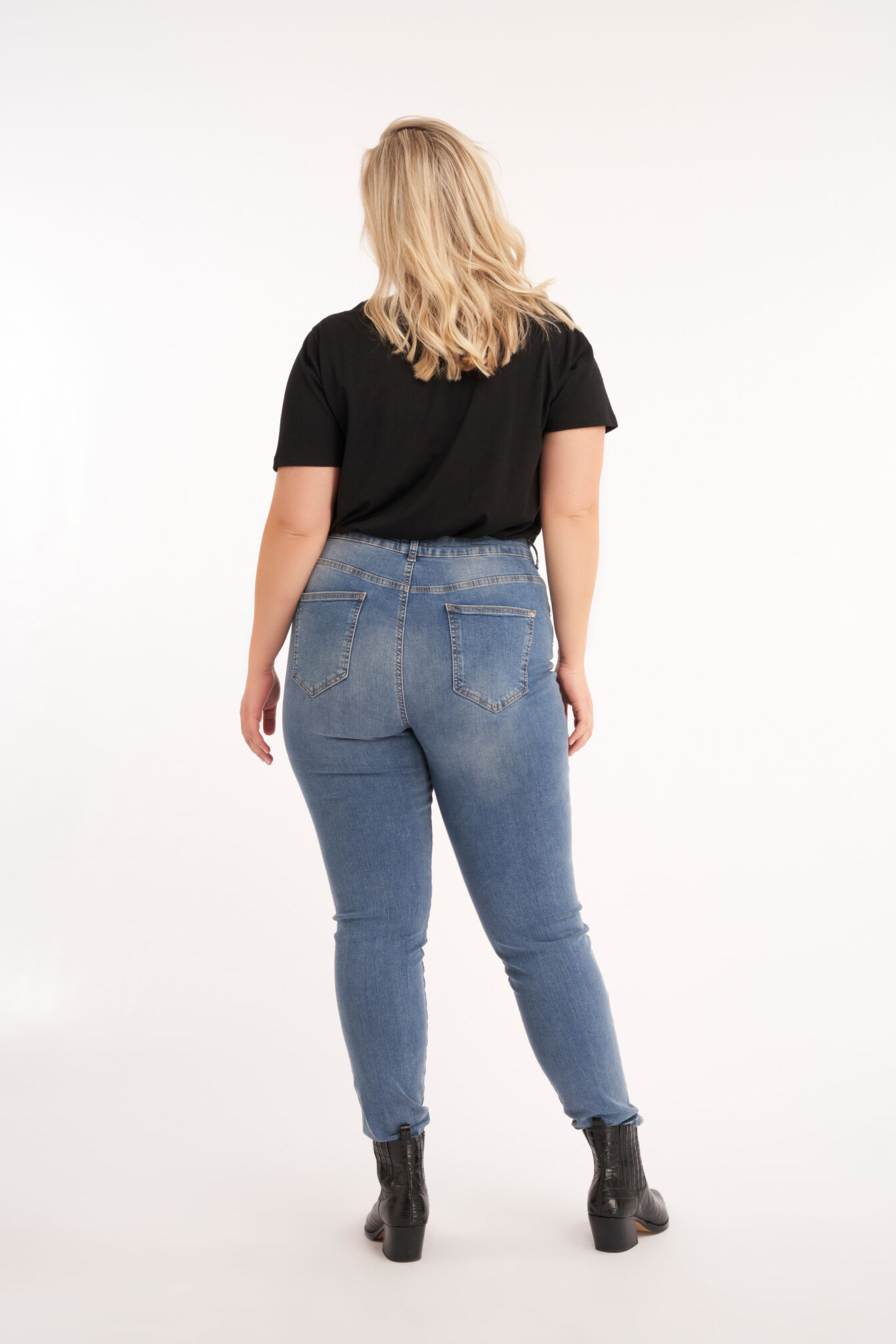 Jean &agrave; clous image number 5