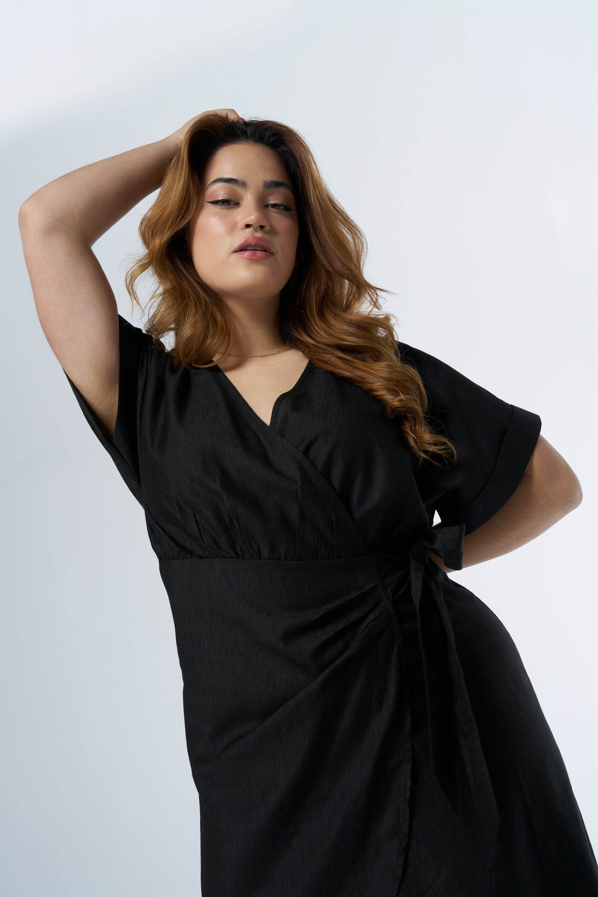 Robe avec d&eacute;tail n&oelig;ud image number 0