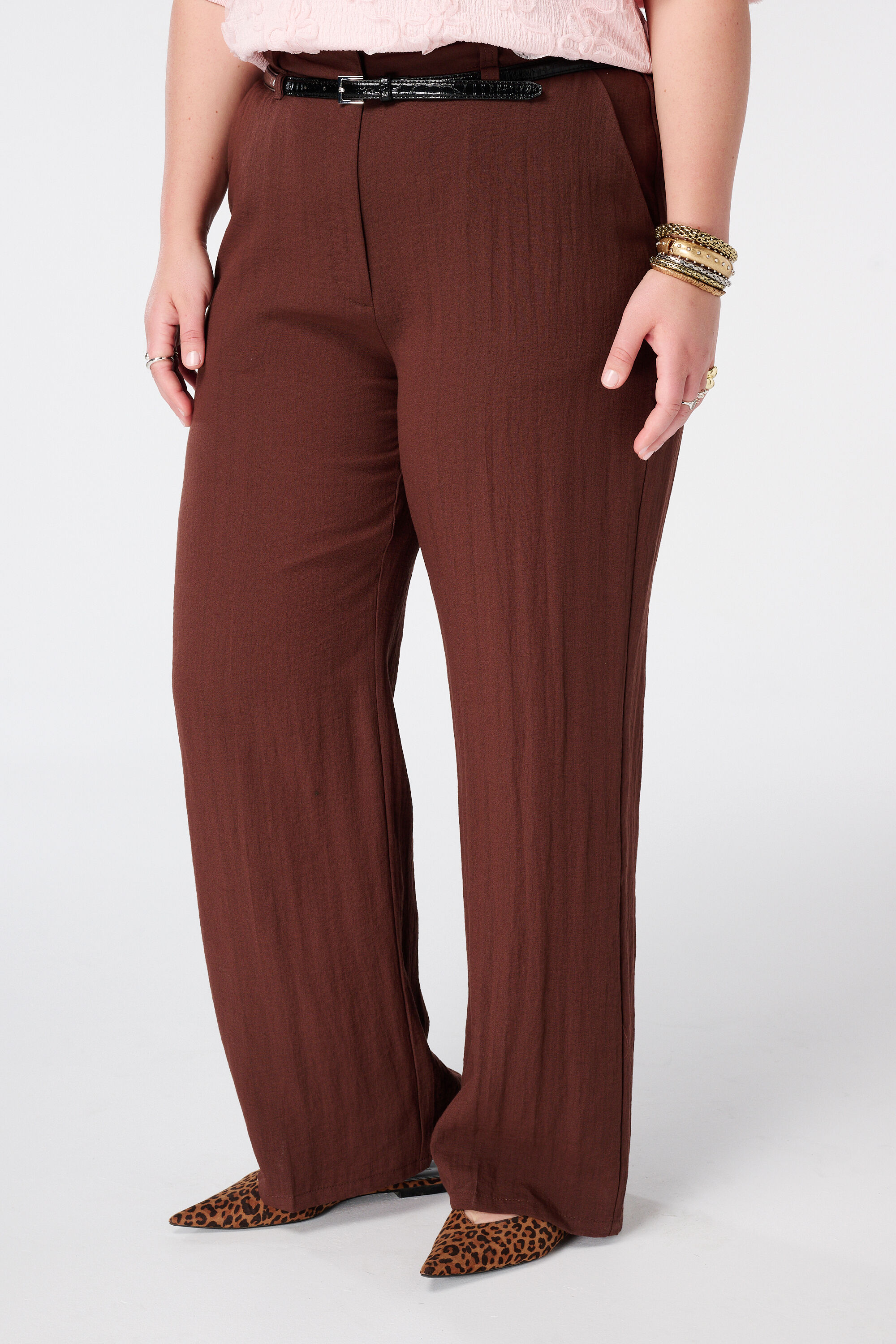 Pantalon en lin avec ceinture image number 5