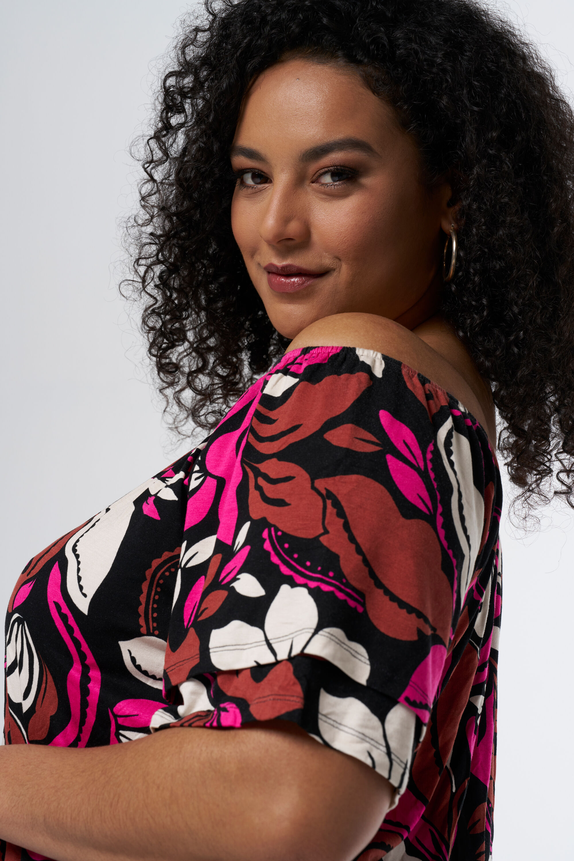 Robe &agrave; &eacute;paules ajour&eacute;es image number 4