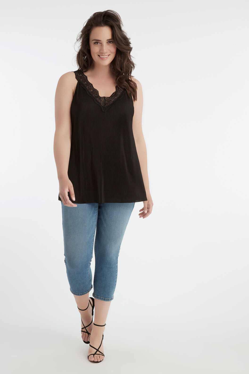 Haut pliss&eacute; uni avec dentelle image number 4