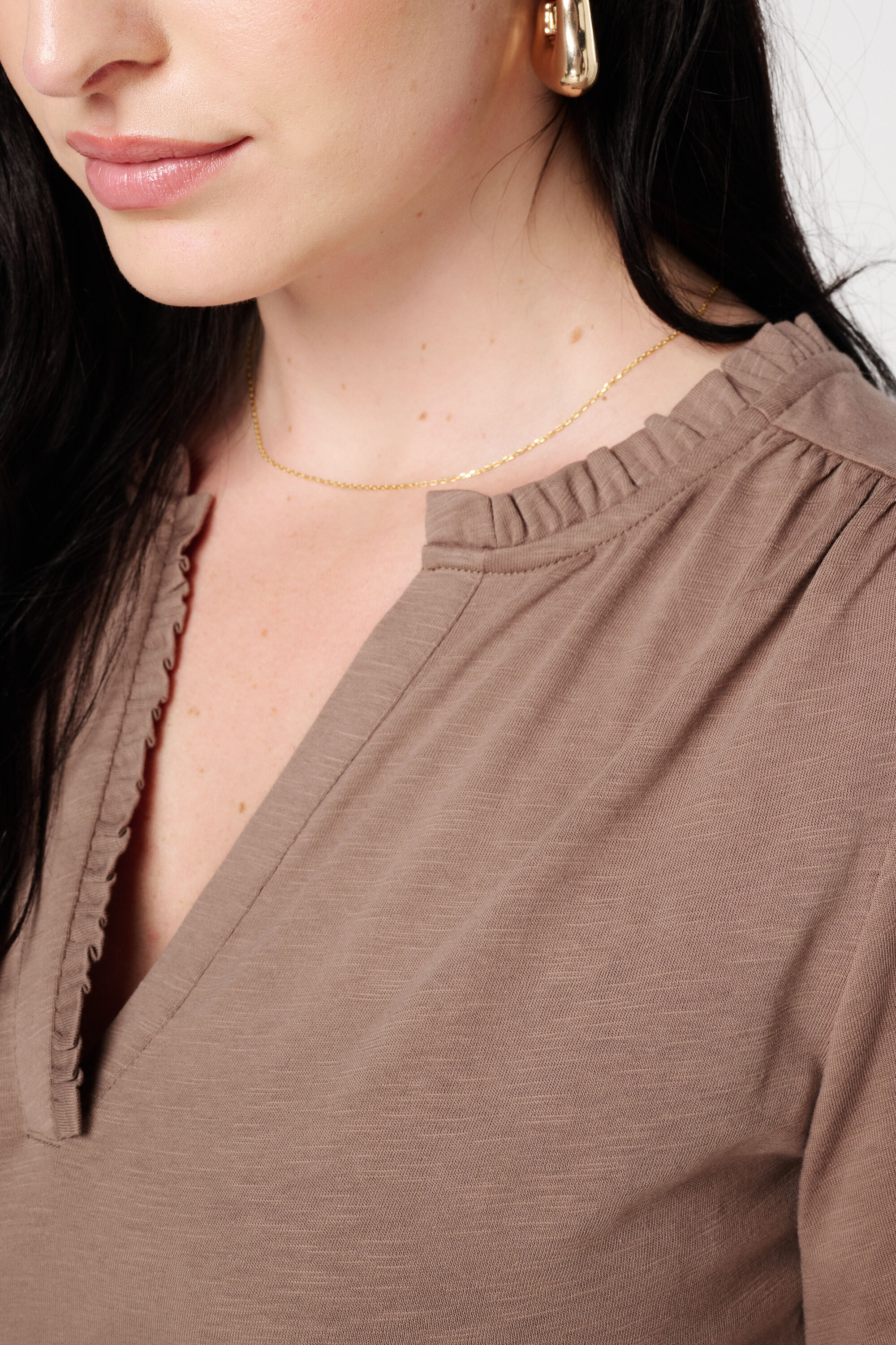 Haut avec col en V &agrave; volants image number 6