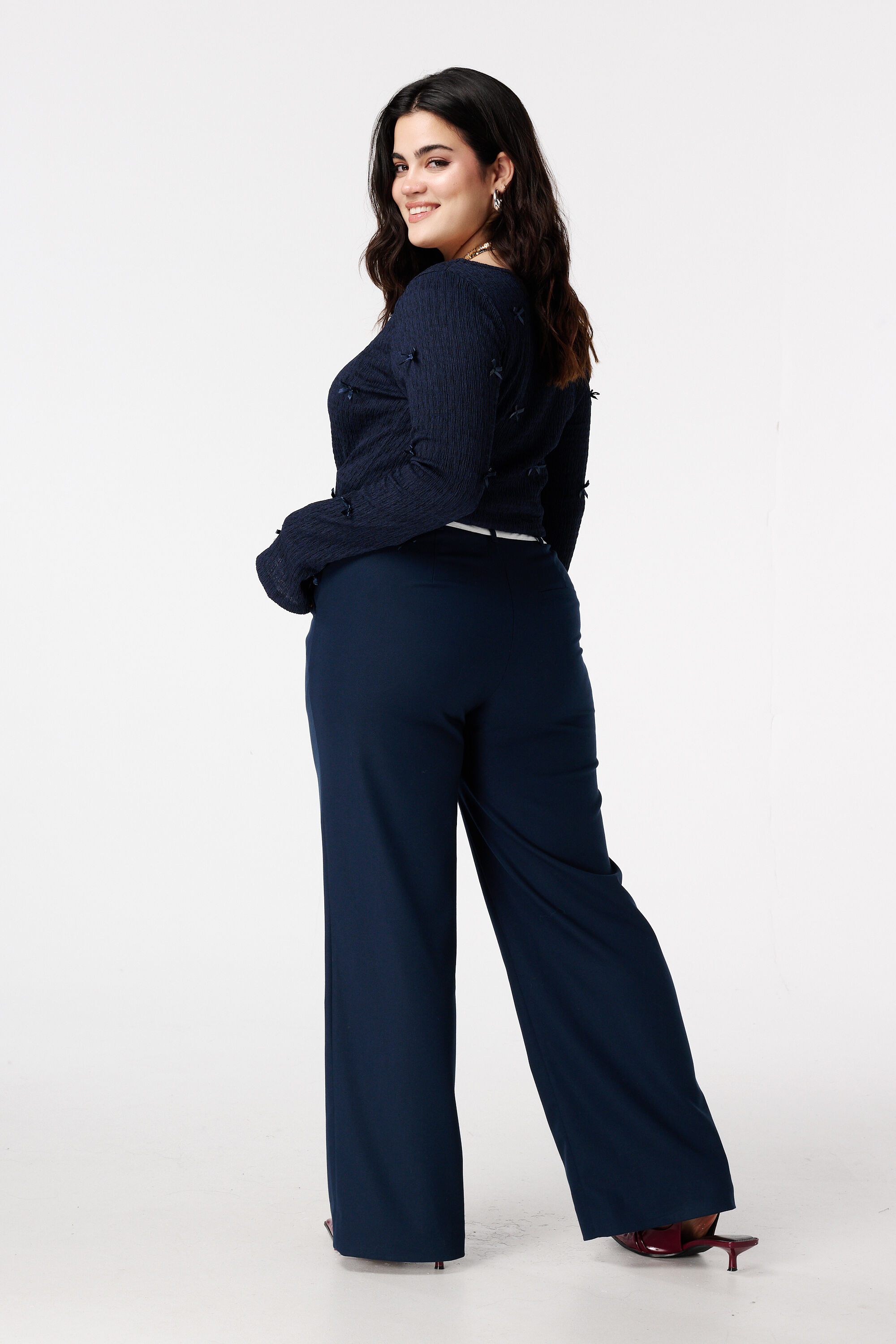 Pantalon wide leg avec d&eacute;tail contrastant image number 3