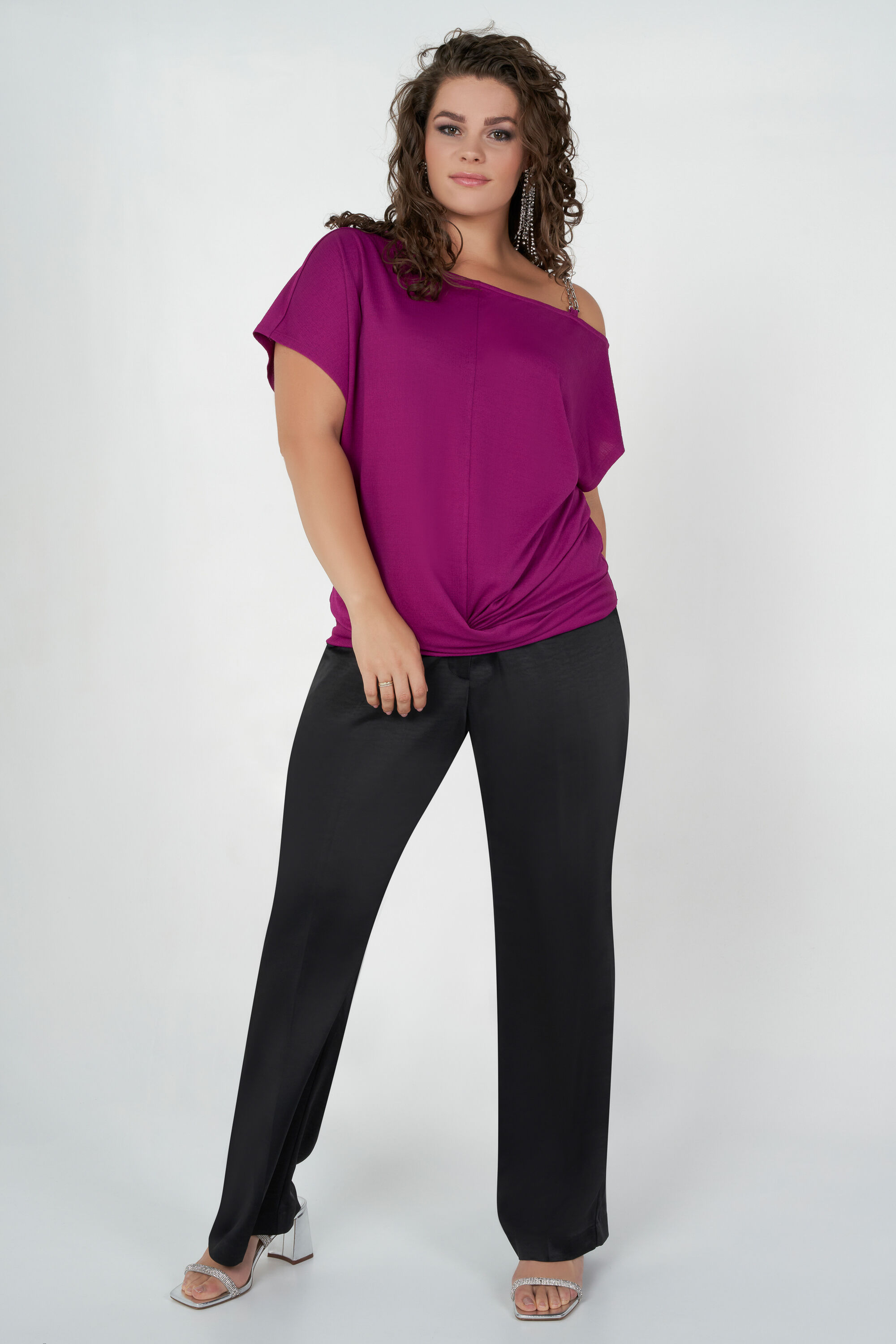 Haut &agrave; &eacute;paule d&eacute;nud&eacute;e et avec d&eacute;tails image number 5