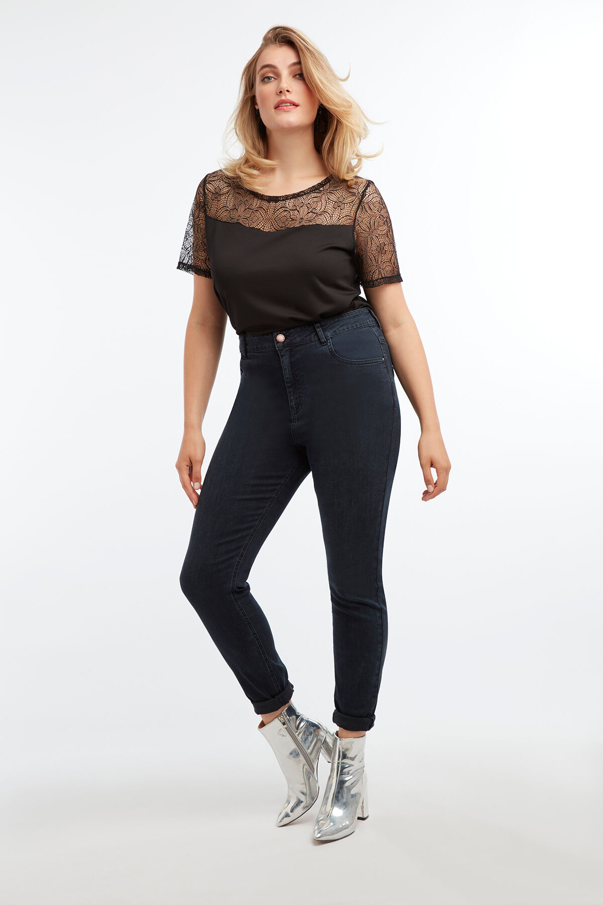 Haut avec dentelle image number 3