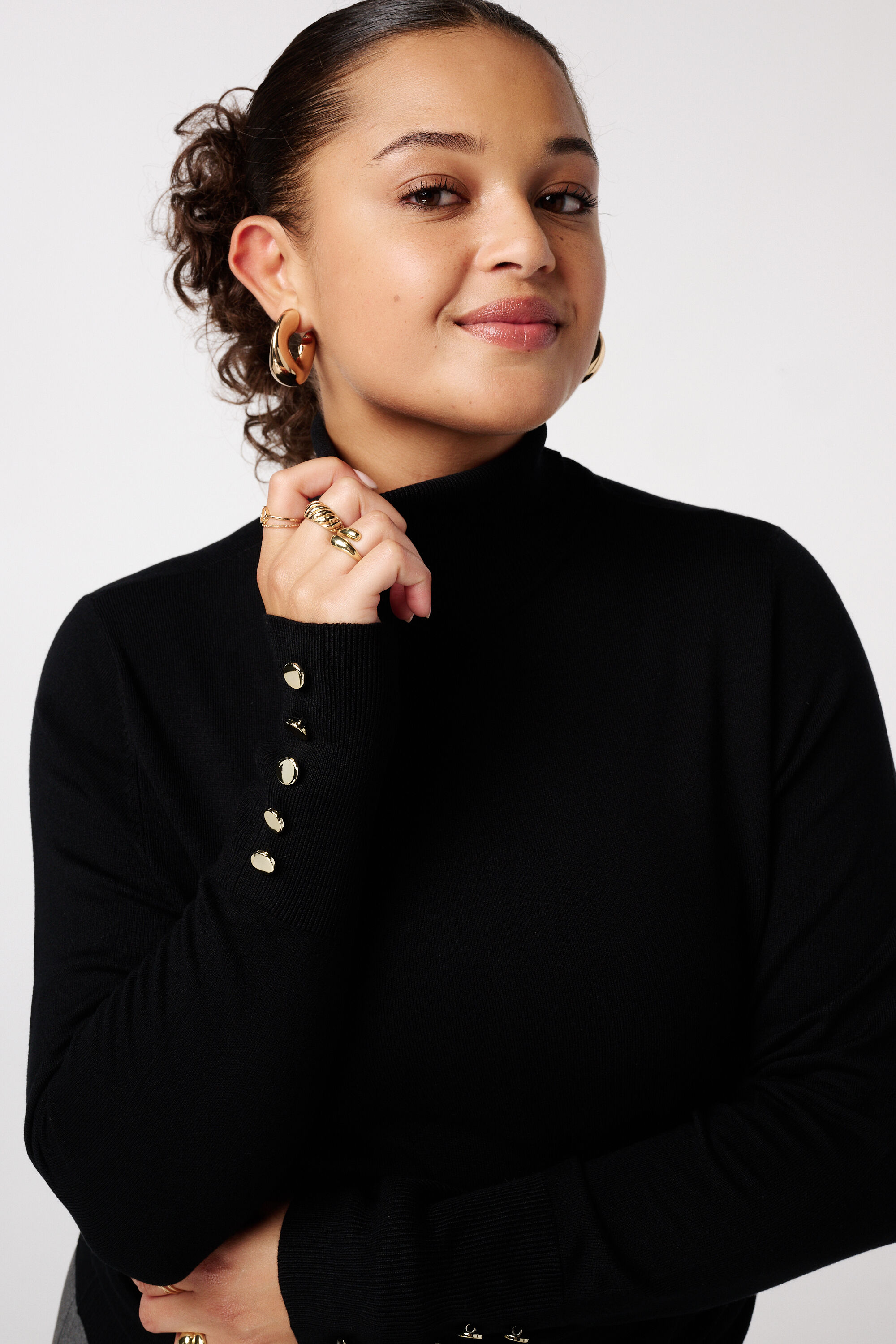 Pull &agrave; col roul&eacute; et boutons d&eacute;coratifs image number 4